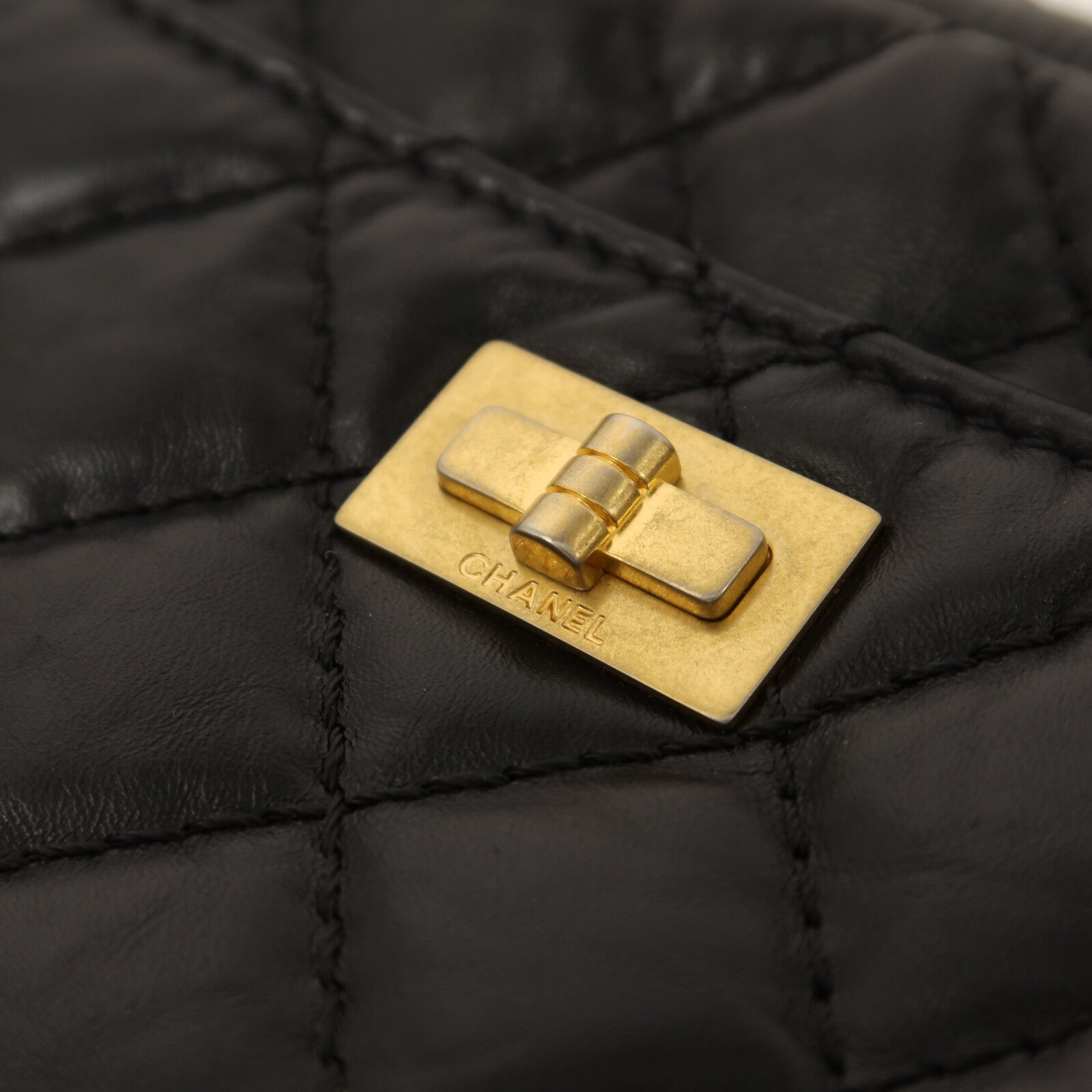 CHANEL 牛皮皮革Small Reissue 2.55 Camera Bag金扣鏈帶肩背袋