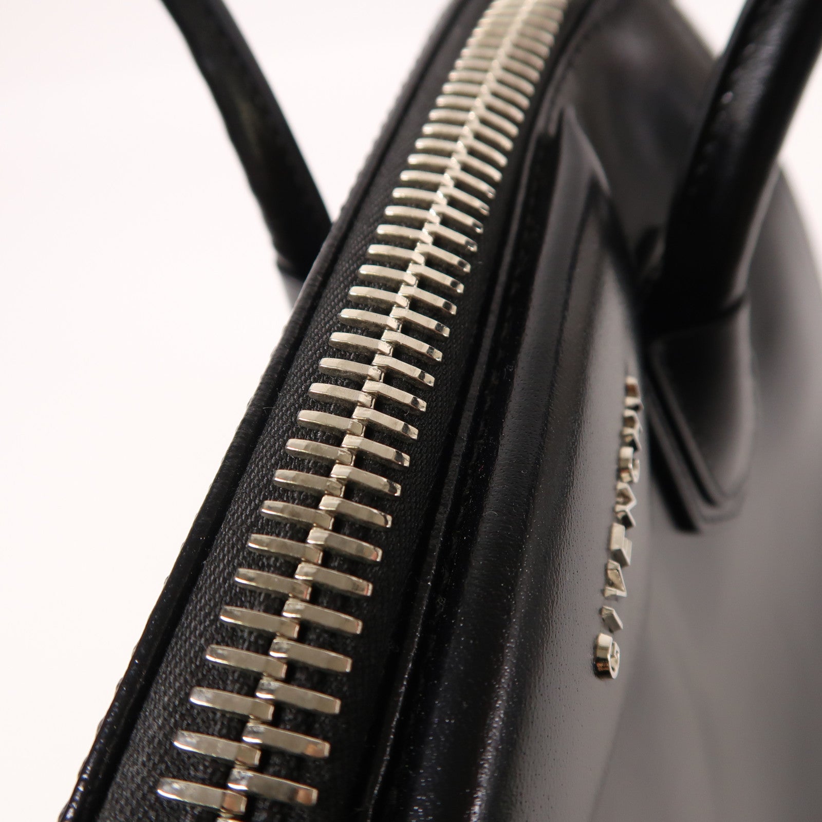 GIVENCHY 牛皮皮革Antigona Bag銀扣手挽肩背兩用袋