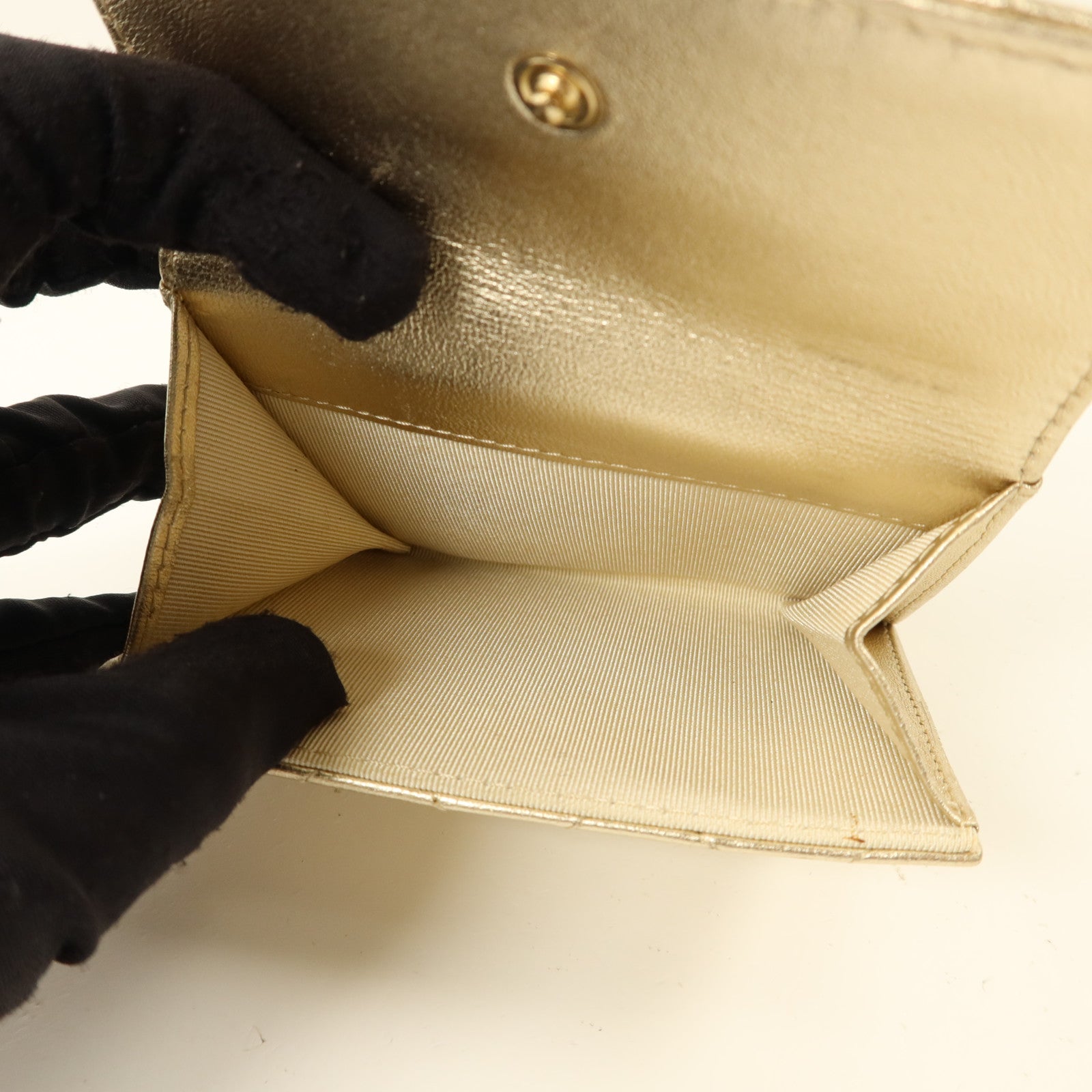 CHANEL 牛皮皮革Bifold Wallet金扣錢包