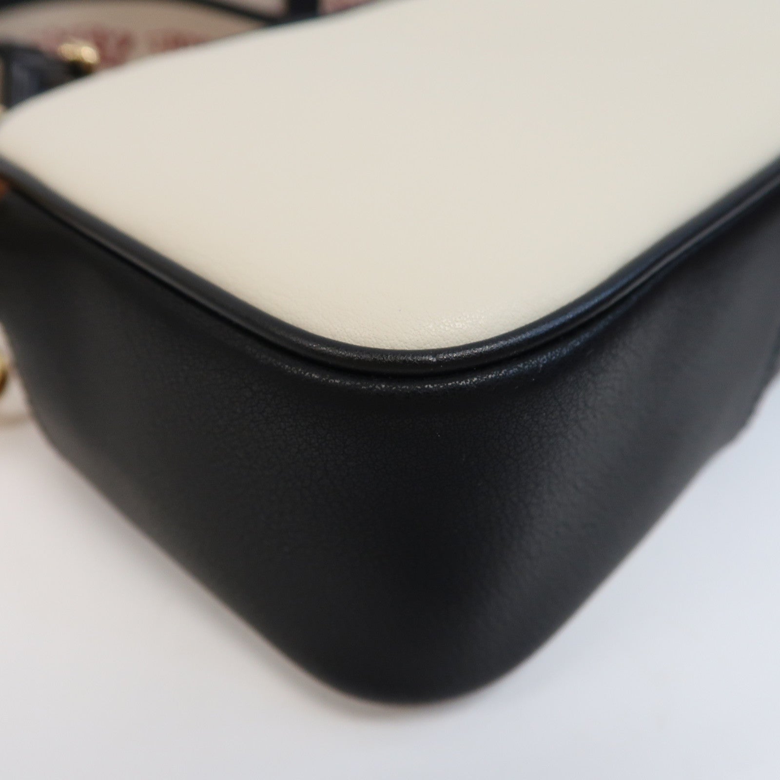 MARC JACOBS 牛皮皮革Camera Bag金扣肩背袋米色/啡色