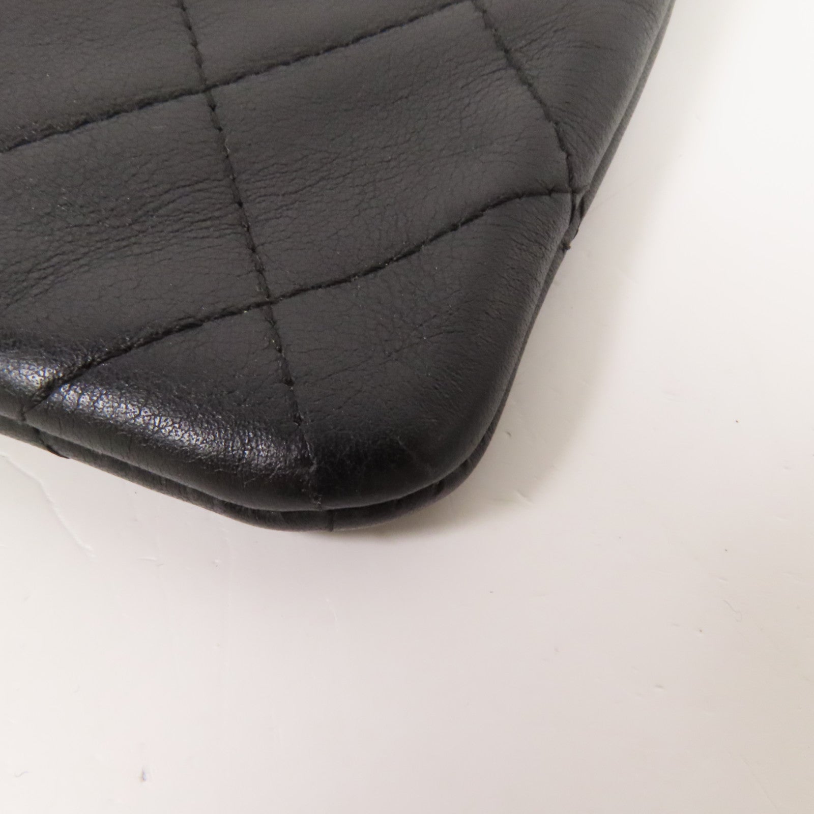 CHANEL 羊皮皮革Pouch銀扣手拿包