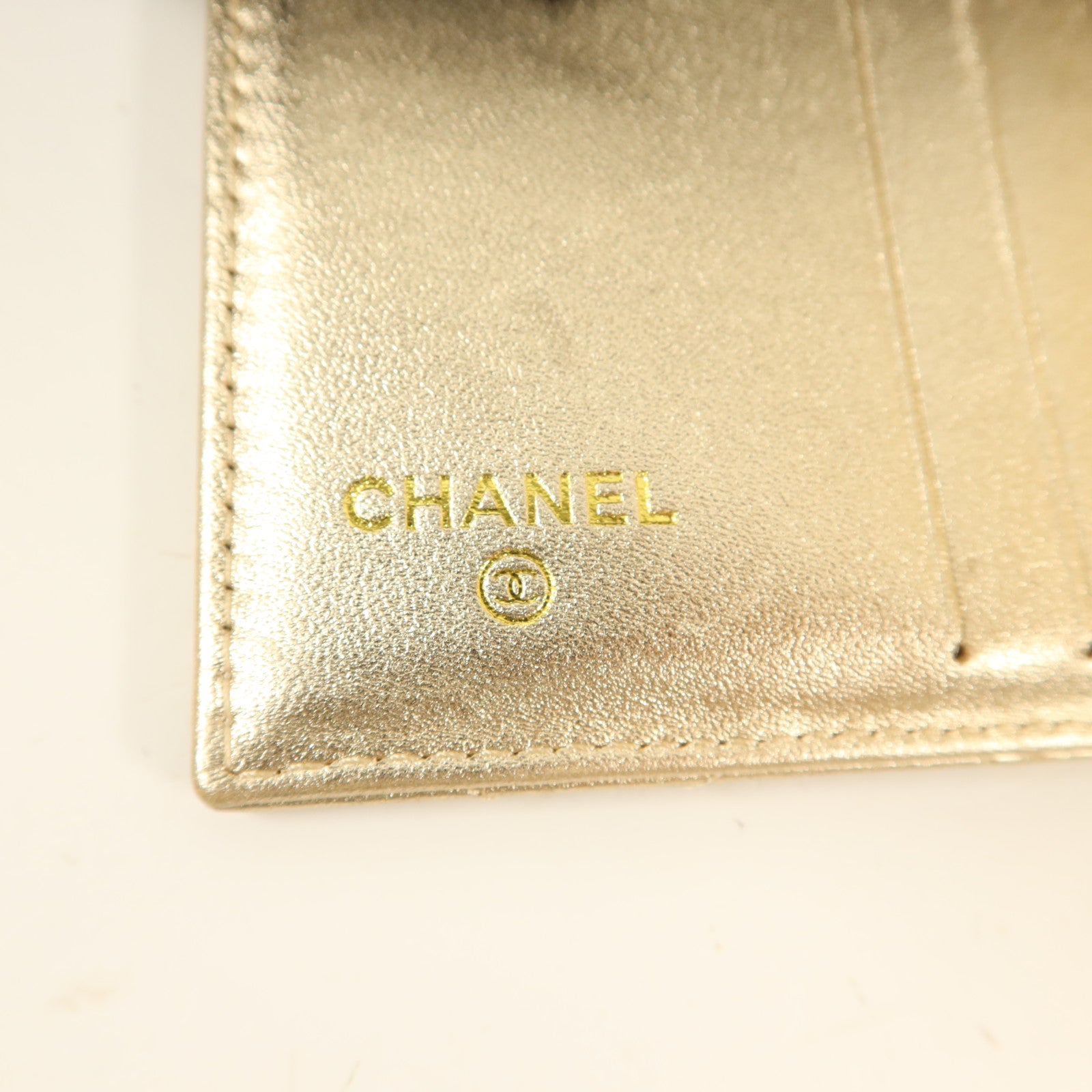 CHANEL 牛皮皮革Bifold Wallet金扣錢包