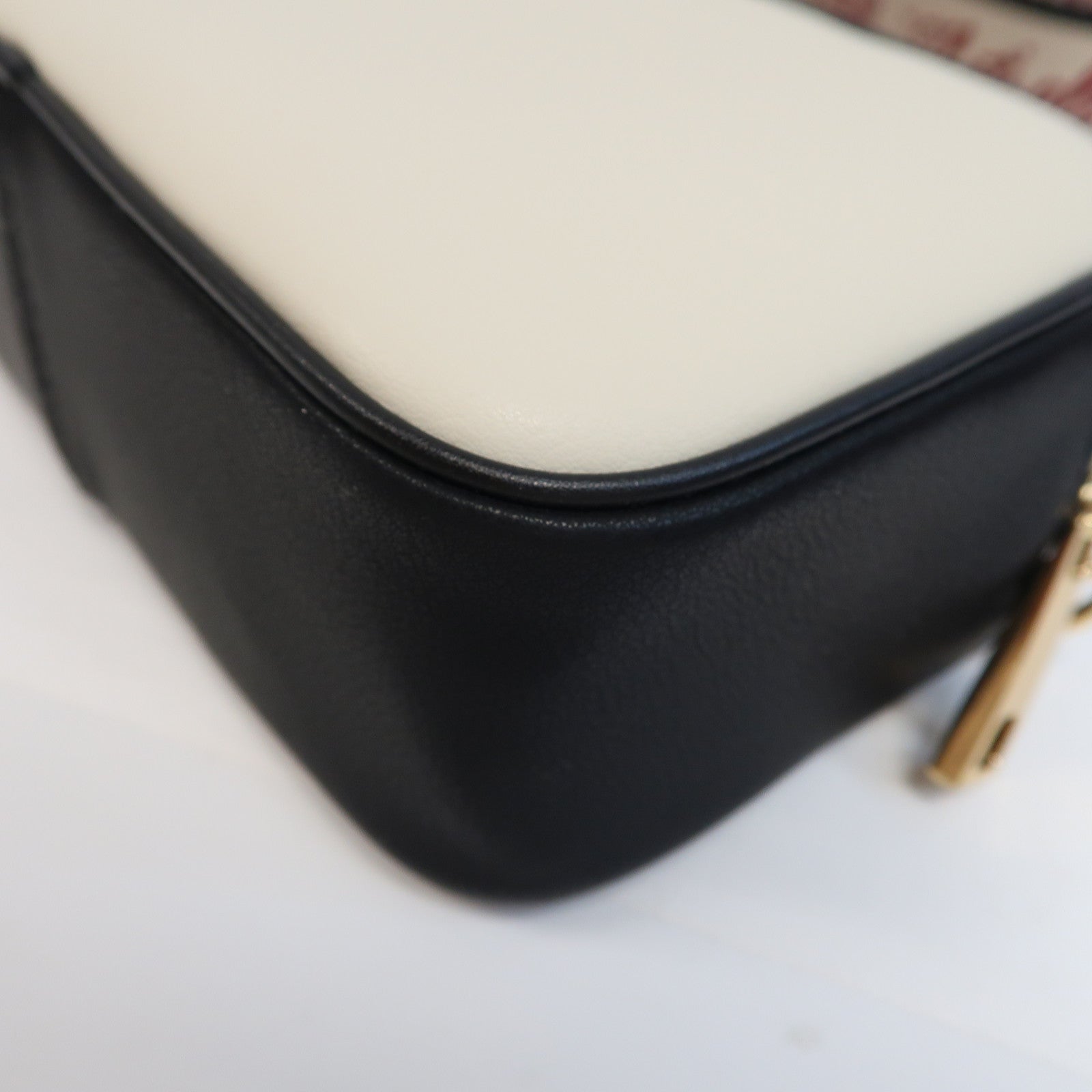 MARC JACOBS 牛皮皮革Camera Bag金扣肩背袋米色/啡色