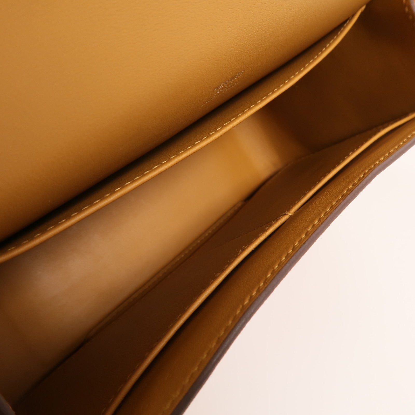 HERMES Chevre皮革Geta肩背袋Caramel
