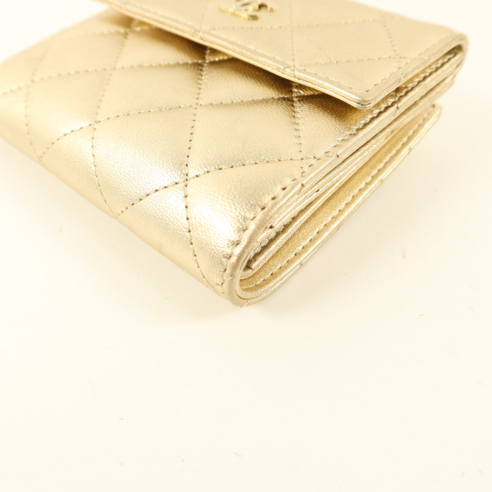 CHANEL 牛皮皮革Bifold Wallet金扣錢包