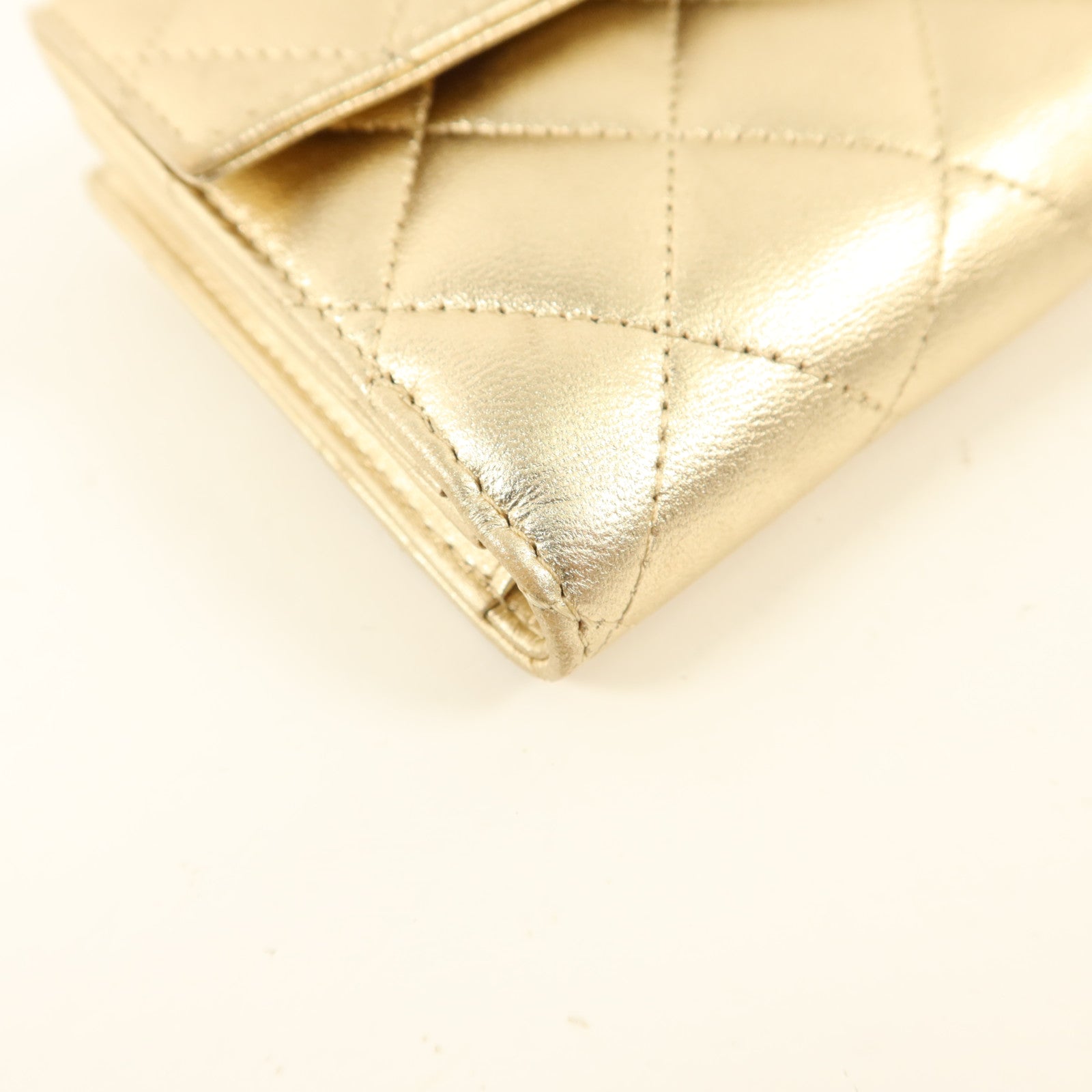 CHANEL 牛皮皮革Bifold Wallet金扣錢包