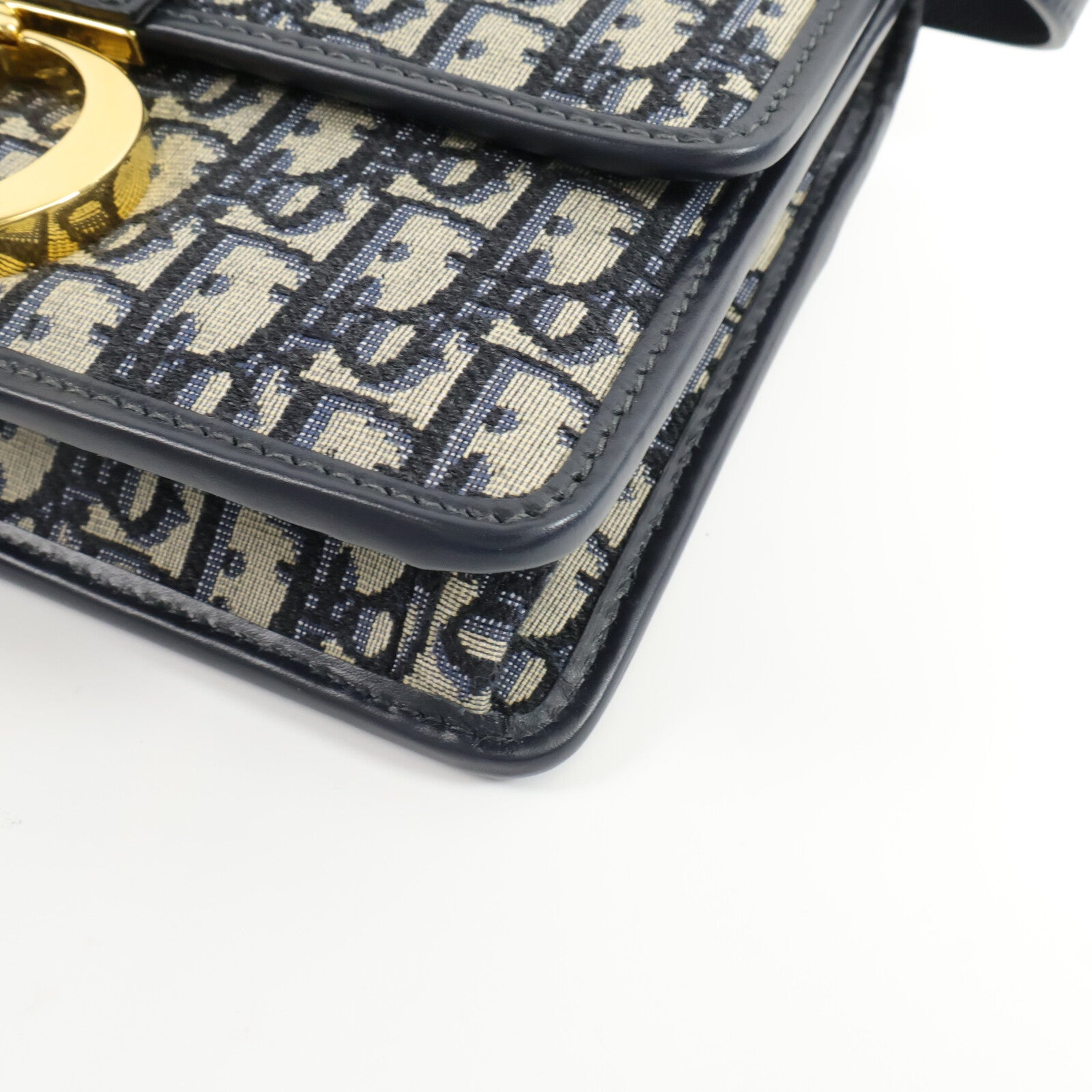 Dior 帆布Montaigne 30肩背袋
