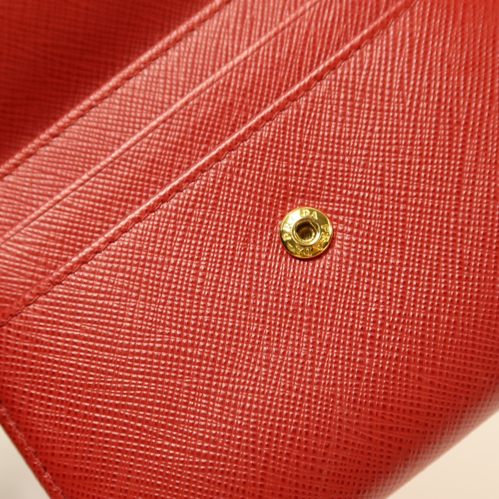 PRADA 牛皮皮革Portafoglio Pattina金扣錢包