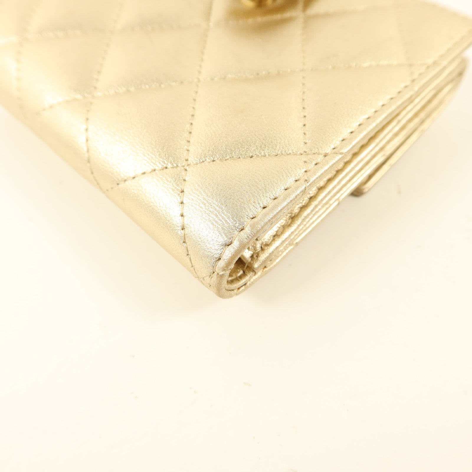 CHANEL 牛皮皮革Bifold Wallet金扣錢包