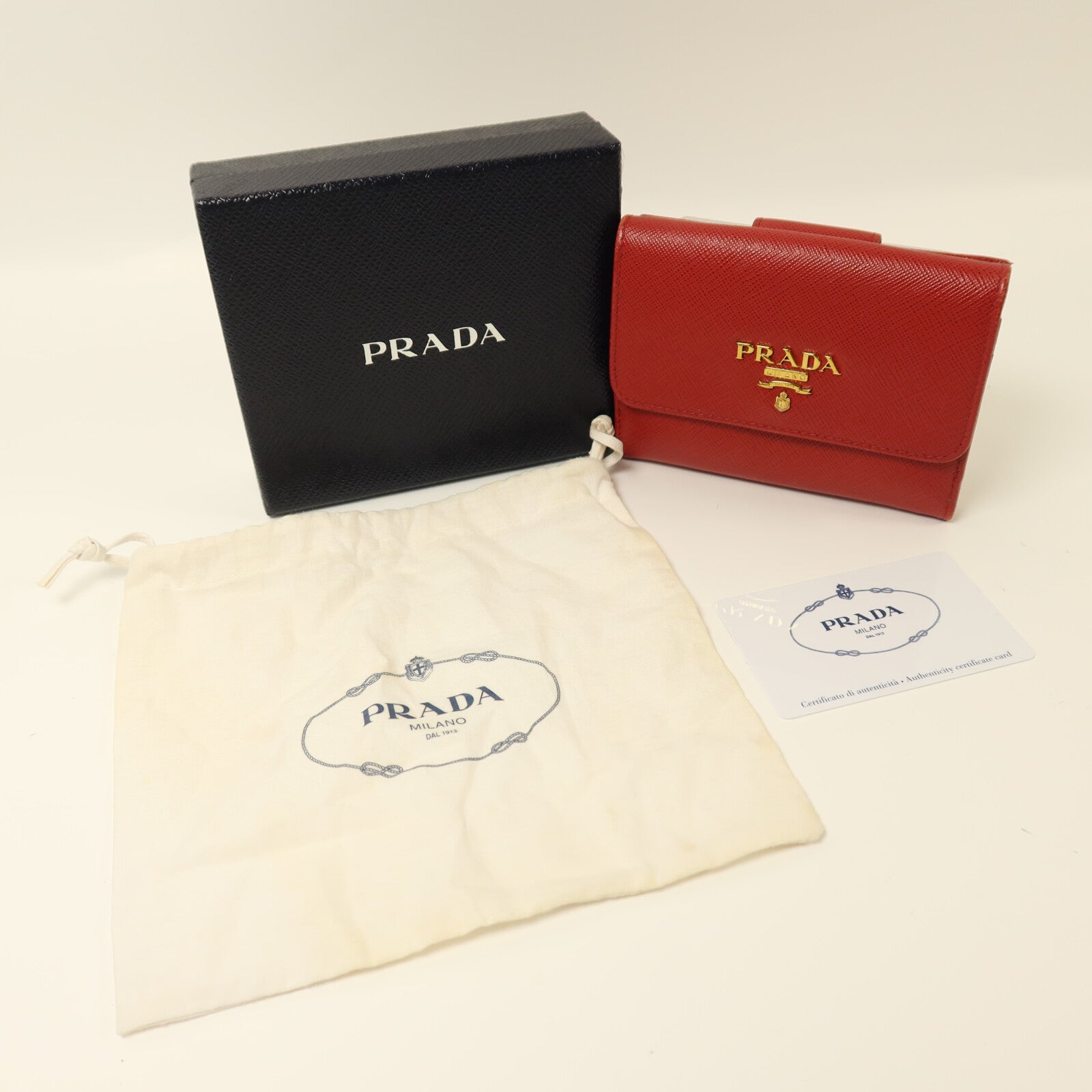 PRADA 牛皮皮革Portafoglio Pattina金扣錢包