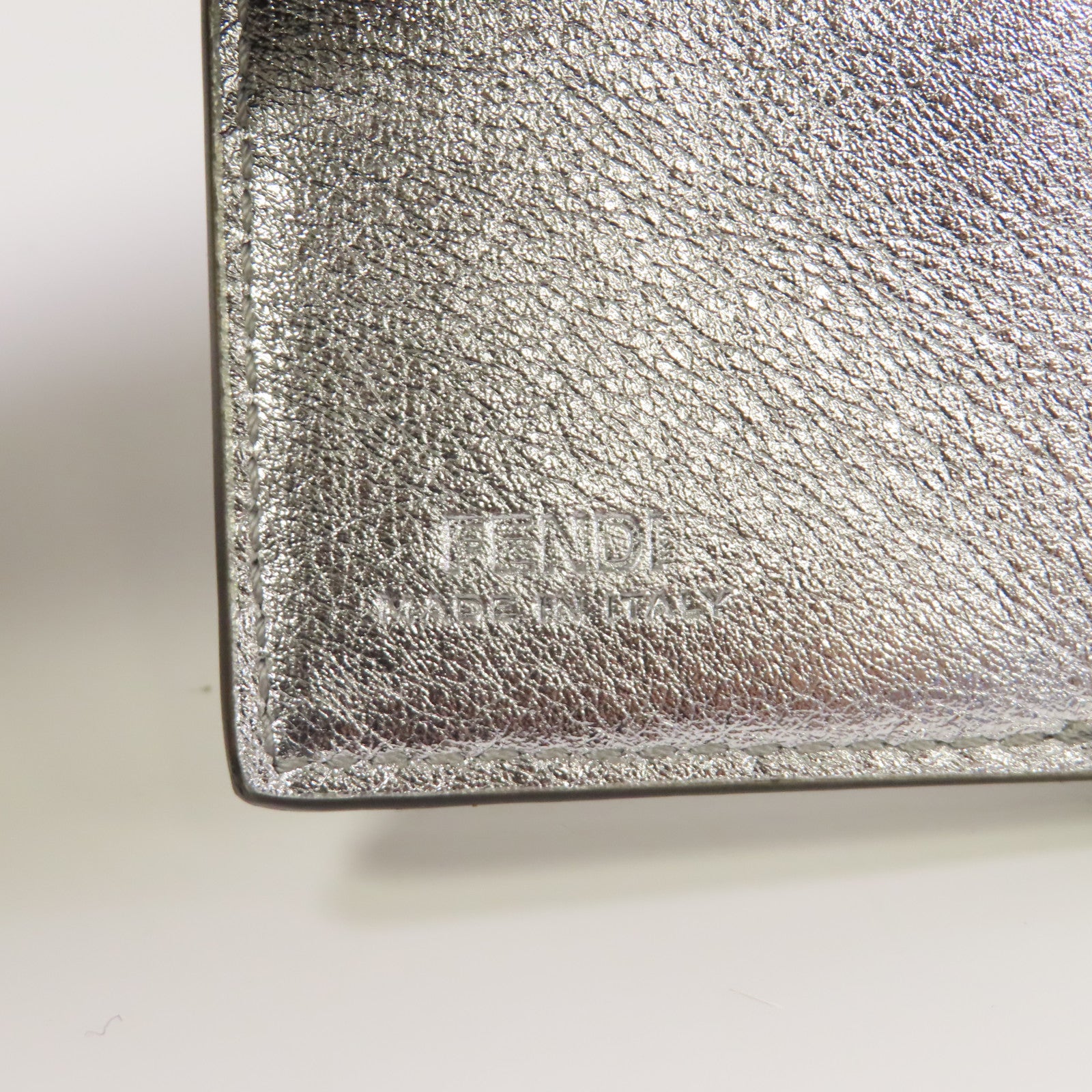 FENDI 皮革Wallet銀扣鈕扣錢包銀色