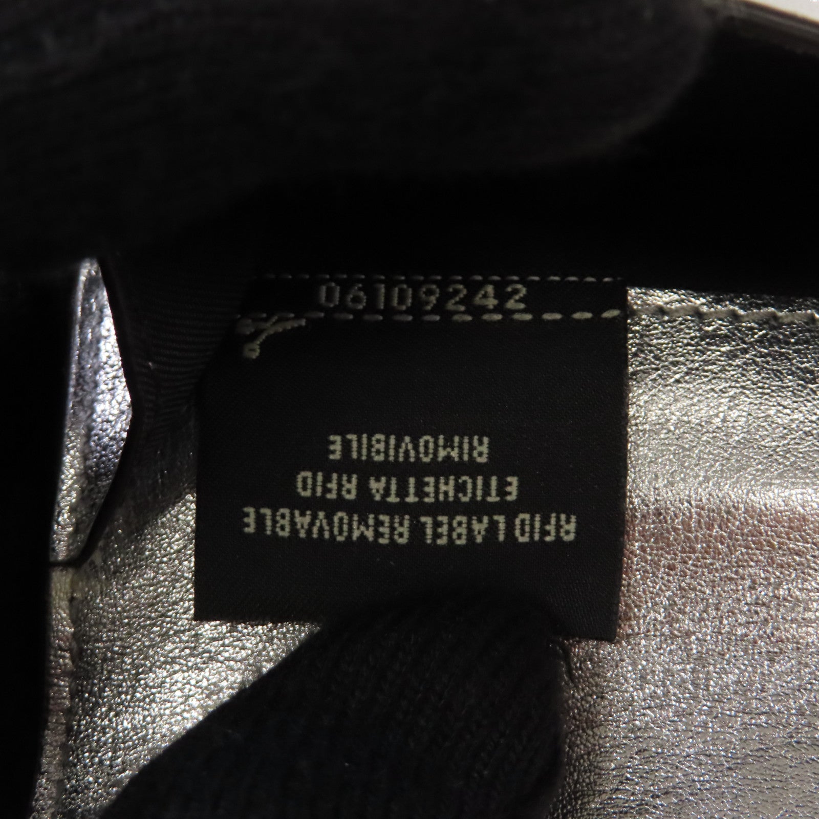 FENDI 皮革Wallet銀扣鈕扣錢包銀色