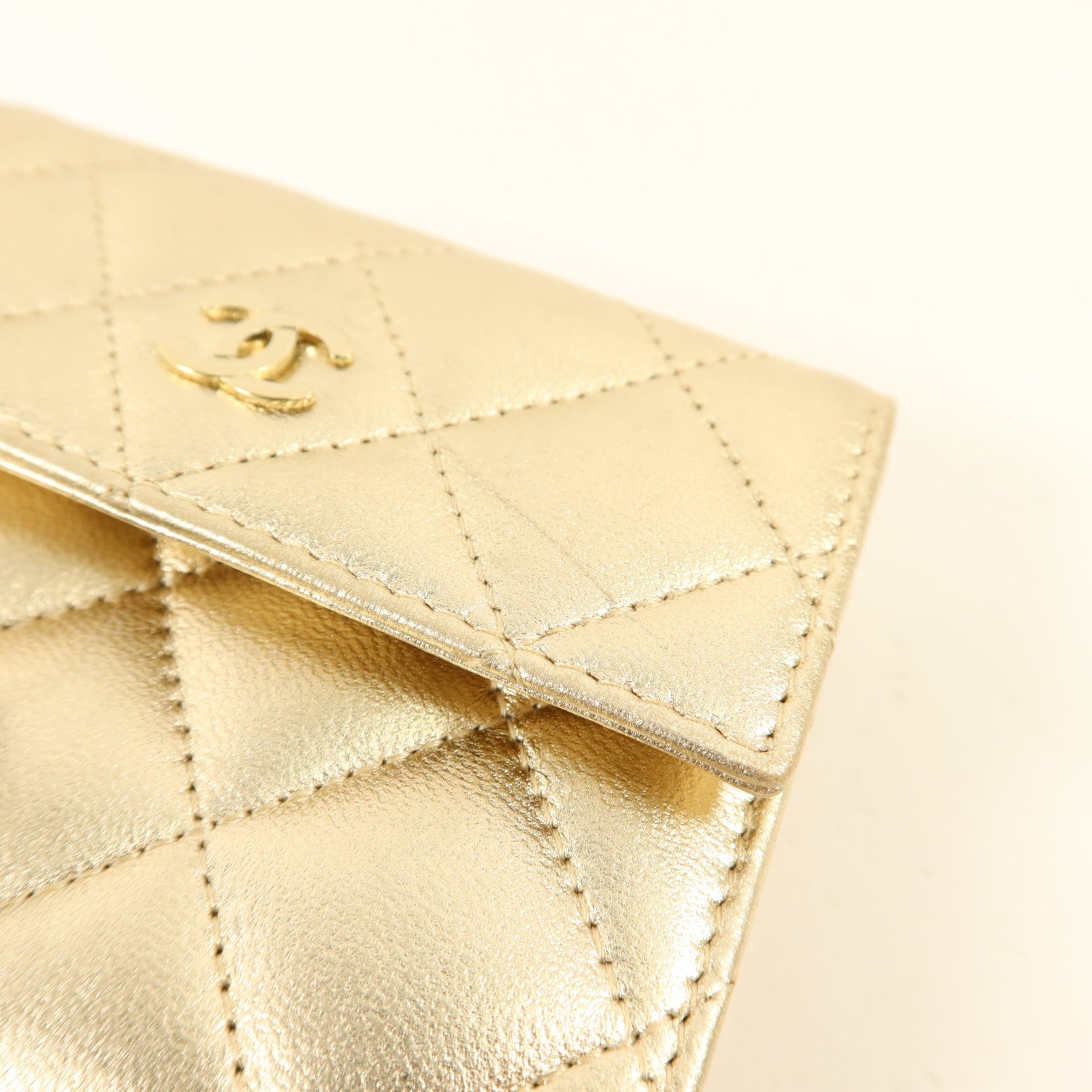 CHANEL 牛皮皮革Bifold Wallet金扣錢包