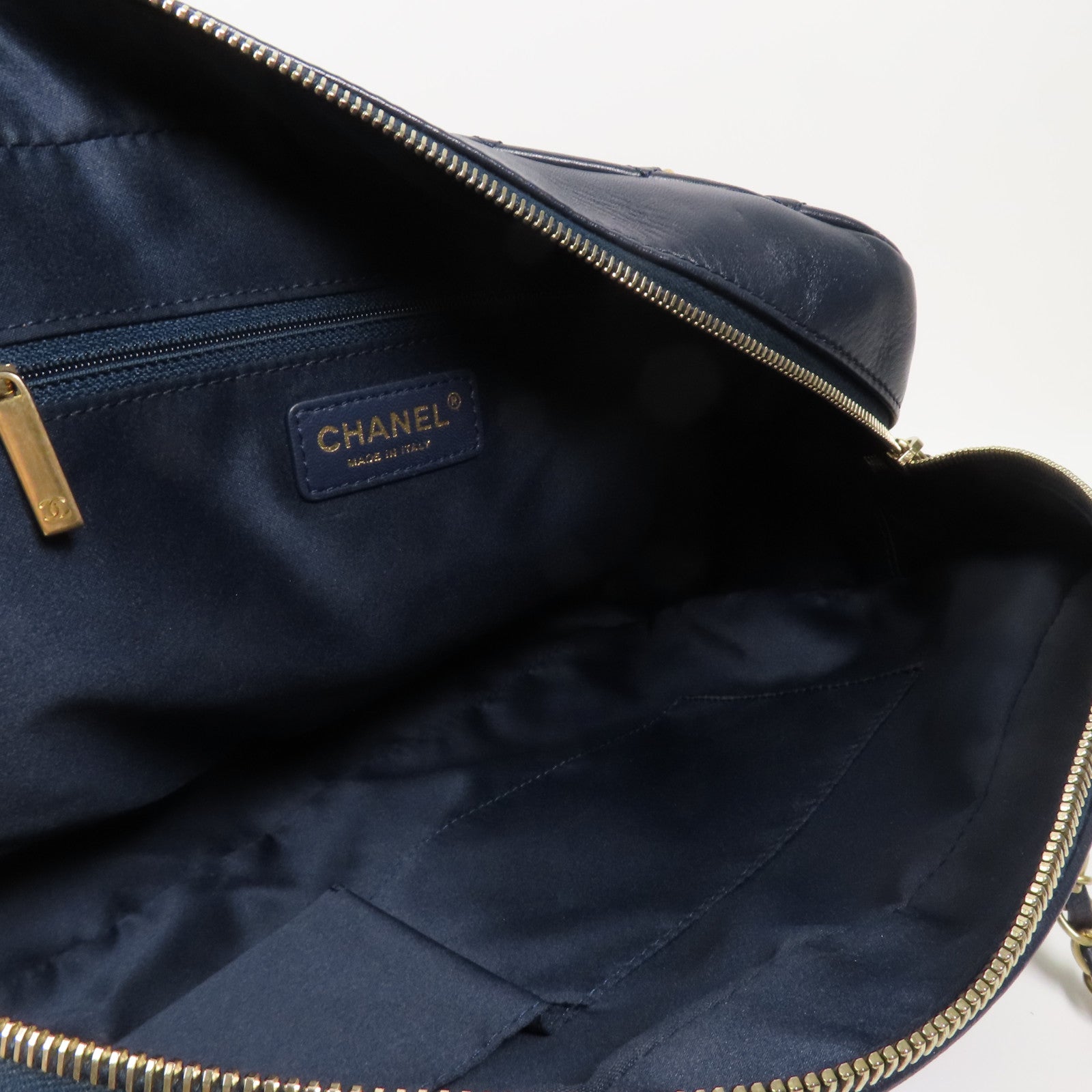 CHANEL 牛皮皮革Shoulder Bag金扣肩背包