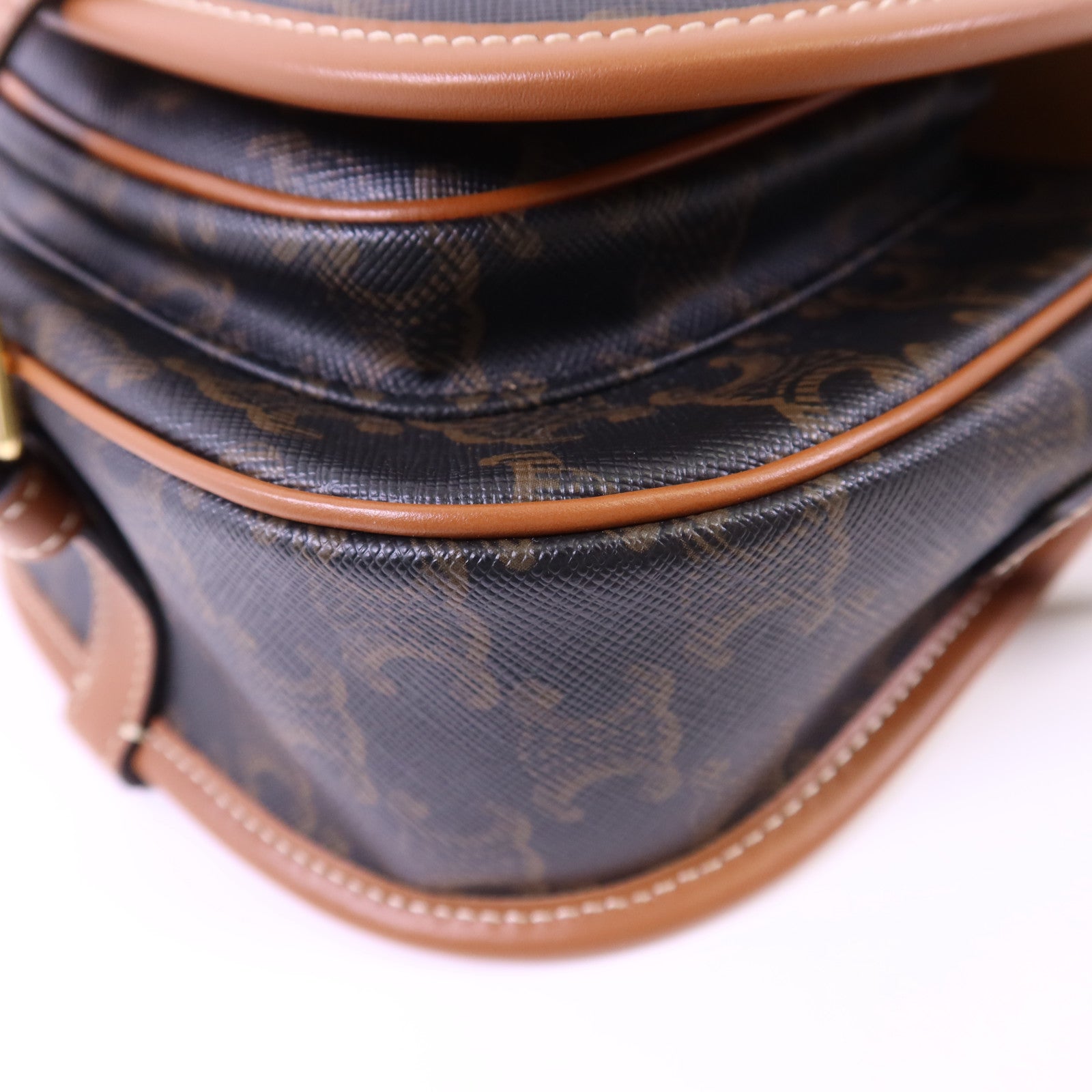 CELINE 塗層帆布Medium Folco in Triomphe金扣肩背袋