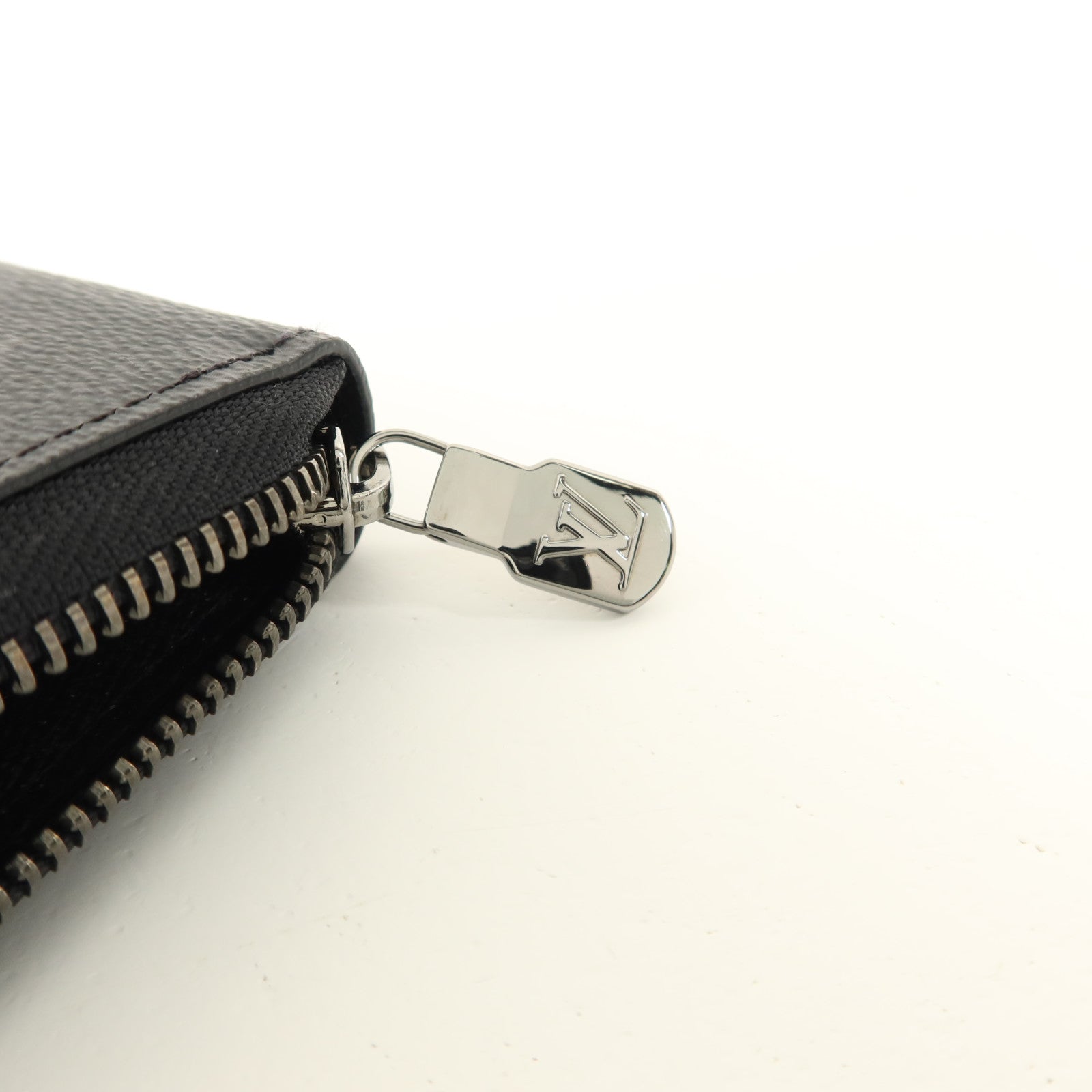 LOUIS VUITTON Monogram Eclipse Zippy Wallet Horizontal長錢包