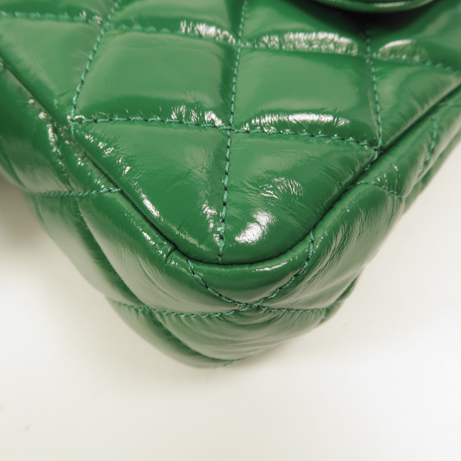 CHANEL 牛皮皮革Wavy CC Hobo Small鏈帶肩背袋