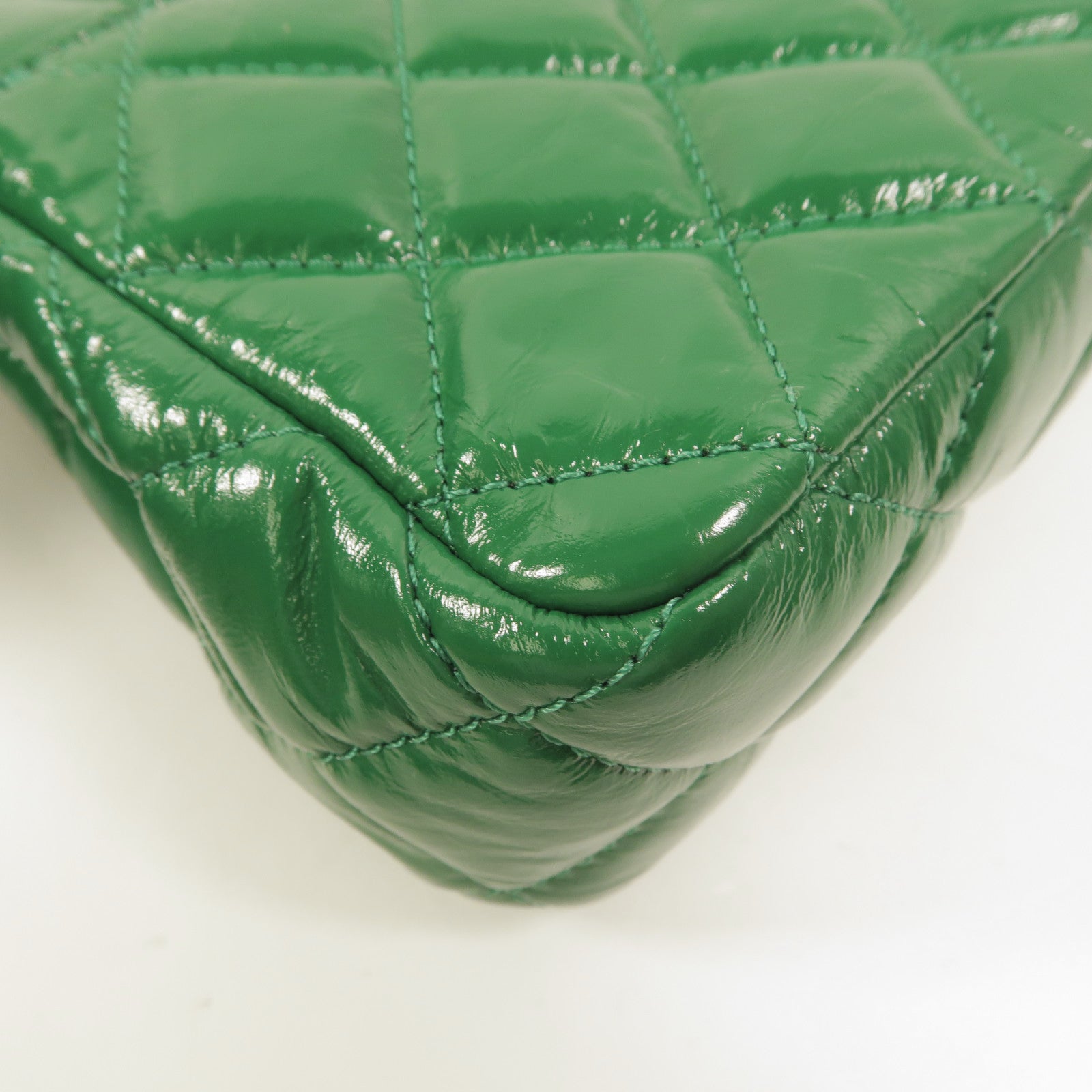 CHANEL 牛皮皮革Wavy CC Hobo Small鏈帶肩背袋