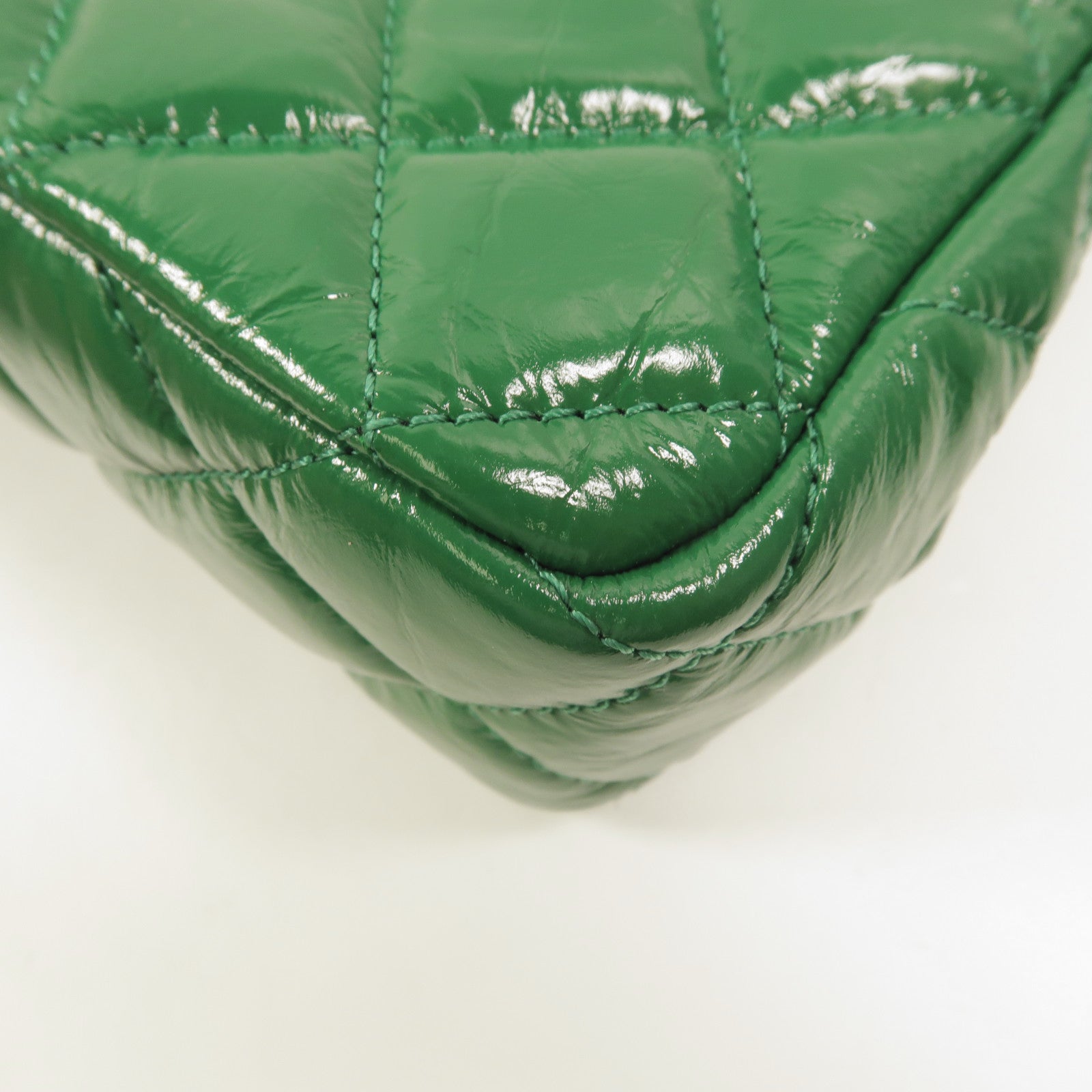 CHANEL 牛皮皮革Wavy CC Hobo Small鏈帶肩背袋