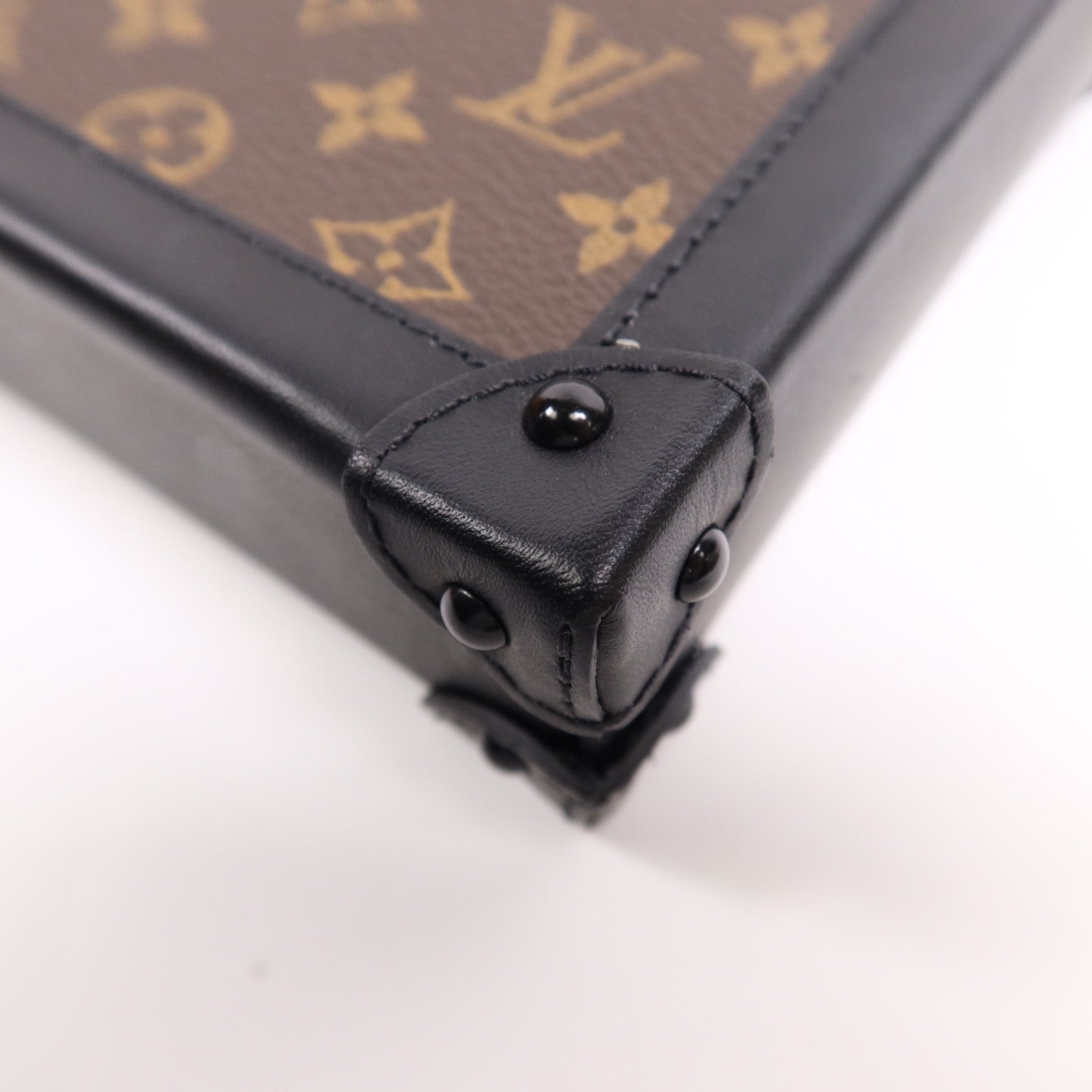 LOUIS VUITTON Monogram Pochette Trunk Vertical金扣鏈帶肩背袋