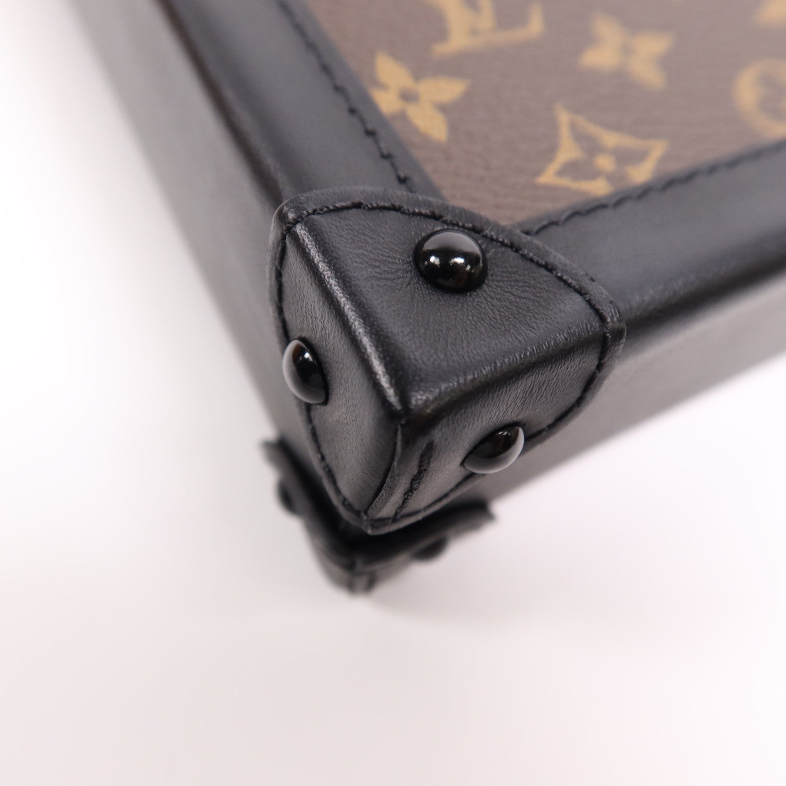 LOUIS VUITTON Monogram Pochette Trunk Vertical金扣鏈帶肩背袋