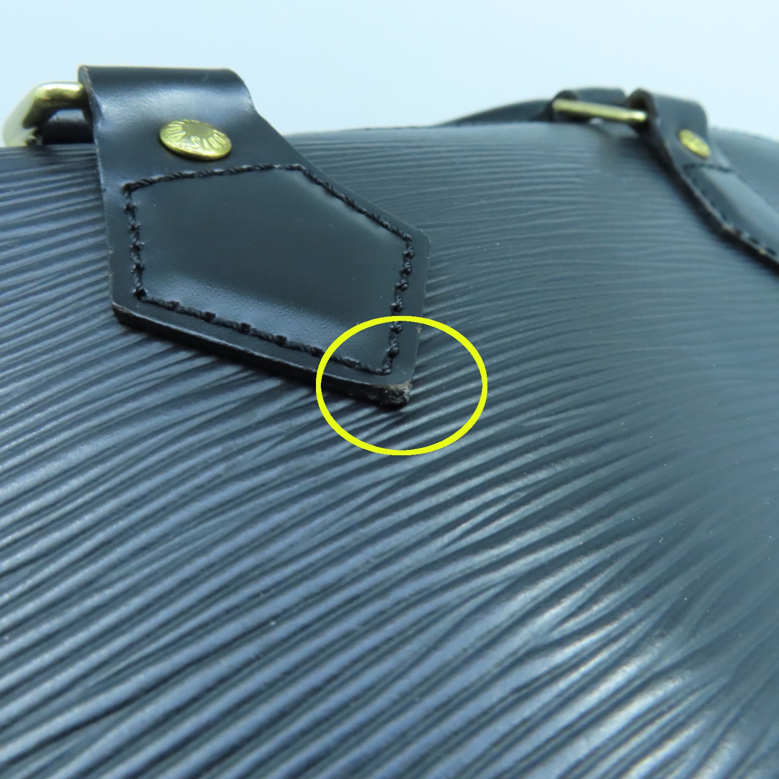 LOUIS VUITTON Epi Alma PM金扣手挽袋黑色