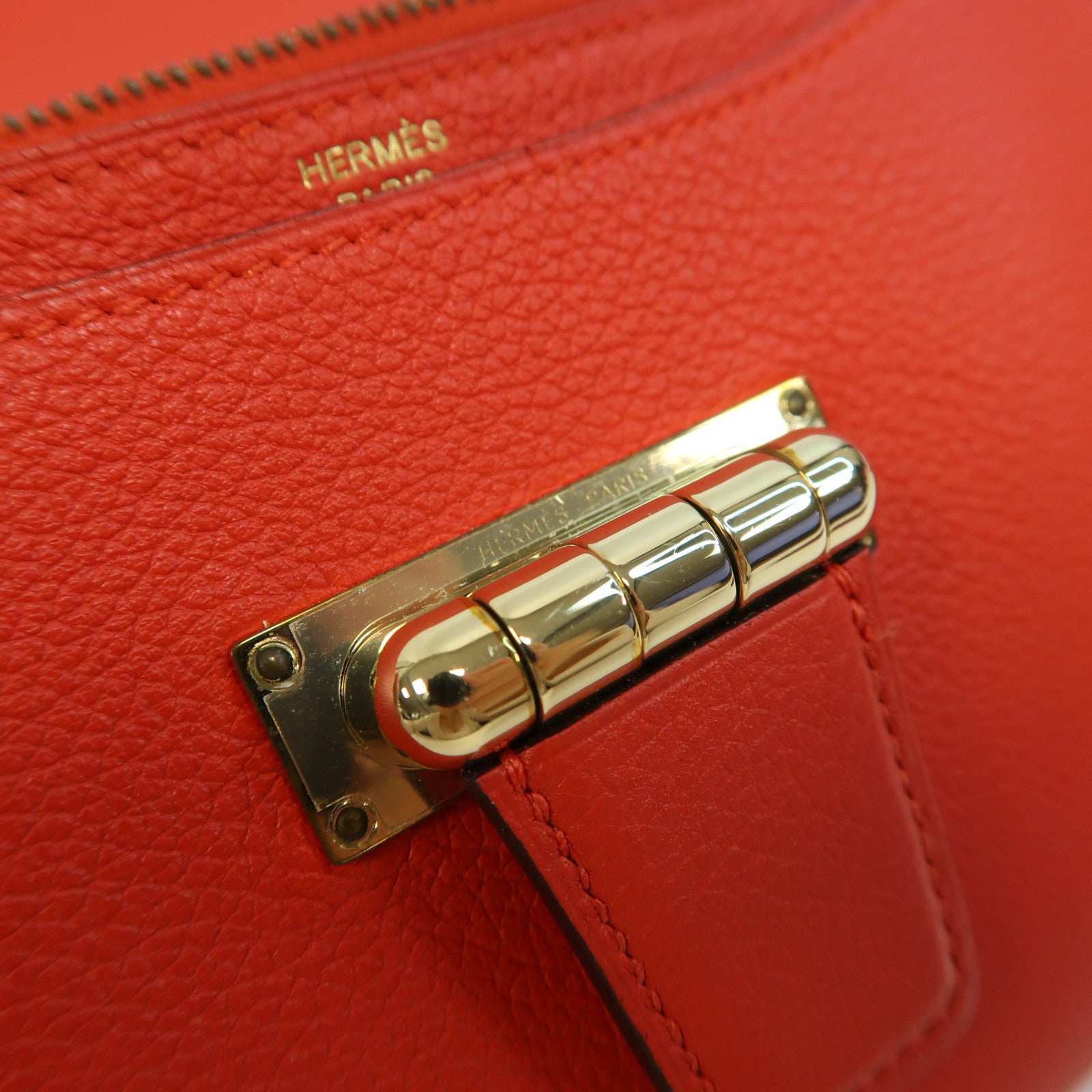 HERMES Evercolor皮革Convoyeur Mini金扣肩背袋Rouge Tomate/紅色