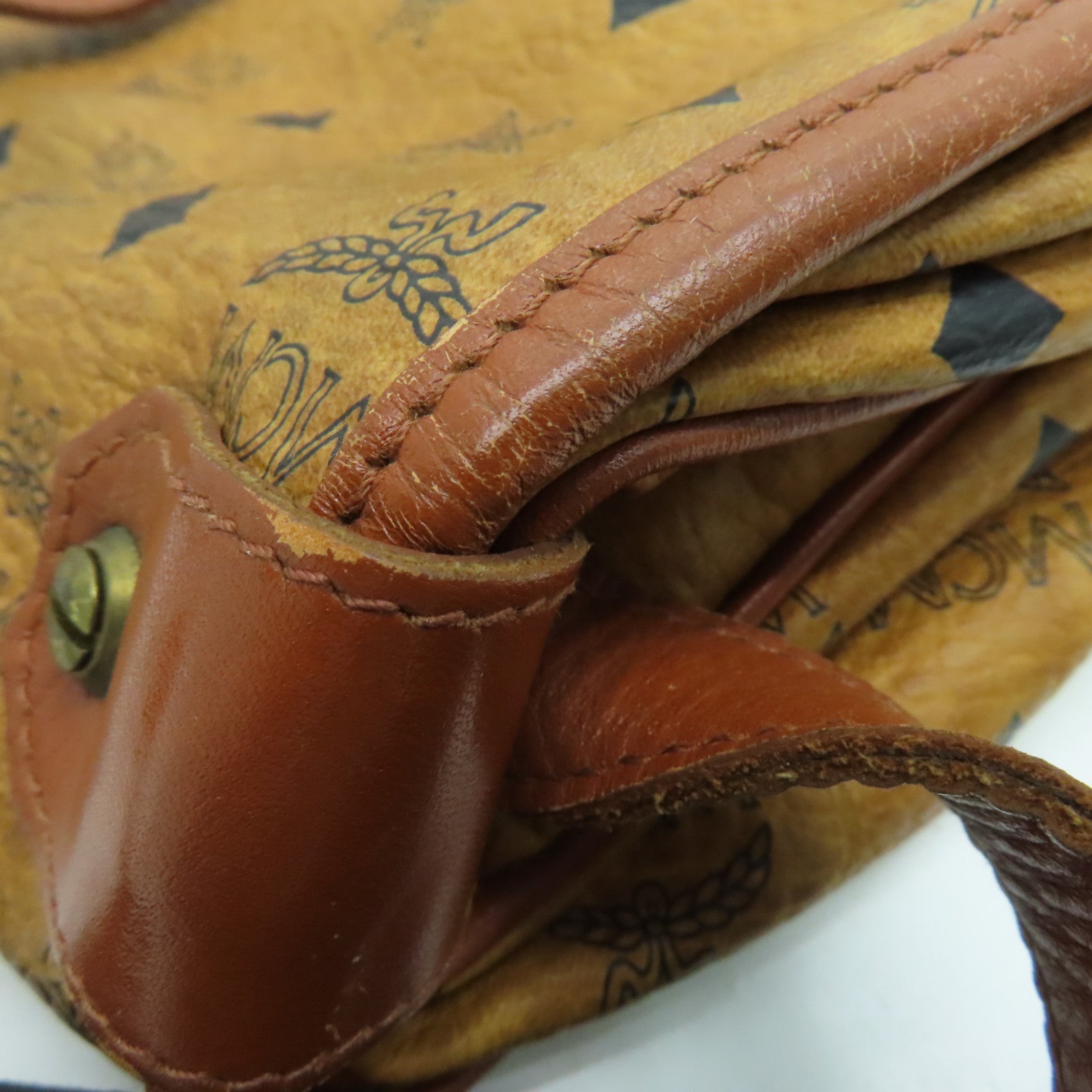 MCM 牛皮皮革Shoulder Bag肩背袋金扣啡色