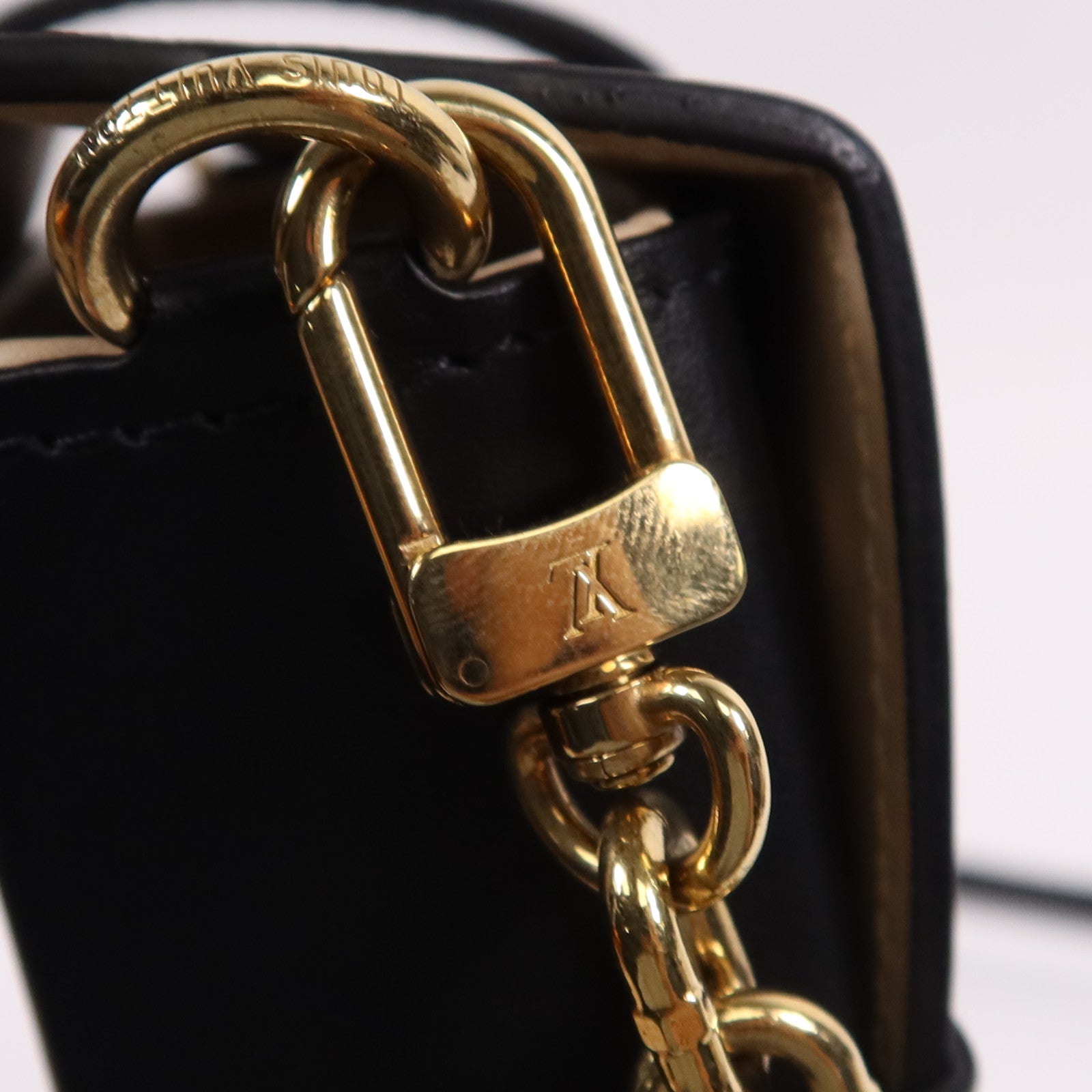 LOUIS VUITTON Monogram Pochette Trunk Vertical金扣鏈帶肩背袋