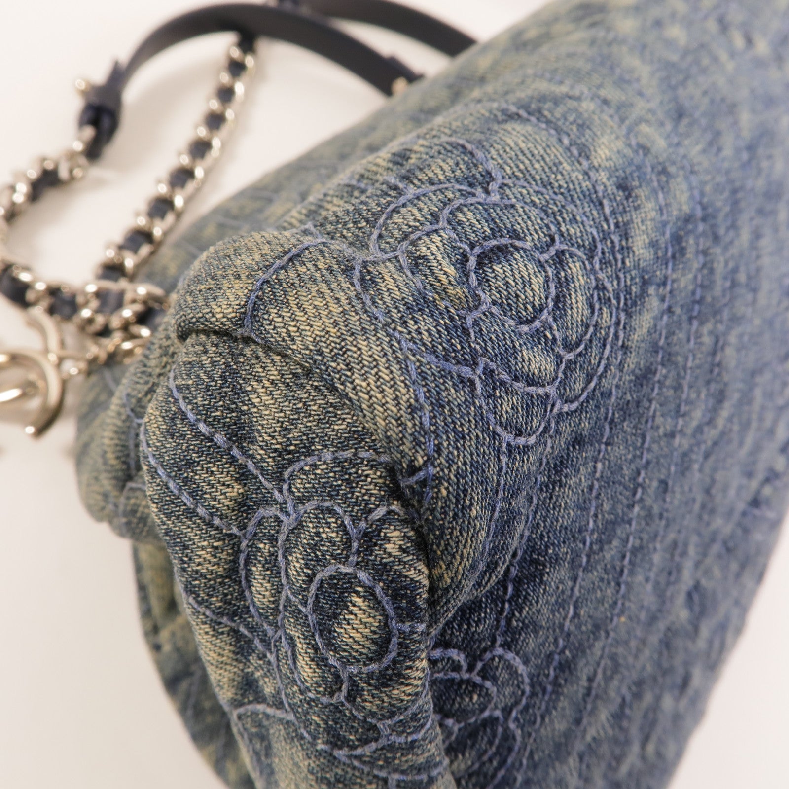 CHANEL Denim Mademoiselle Camellia肩背袋