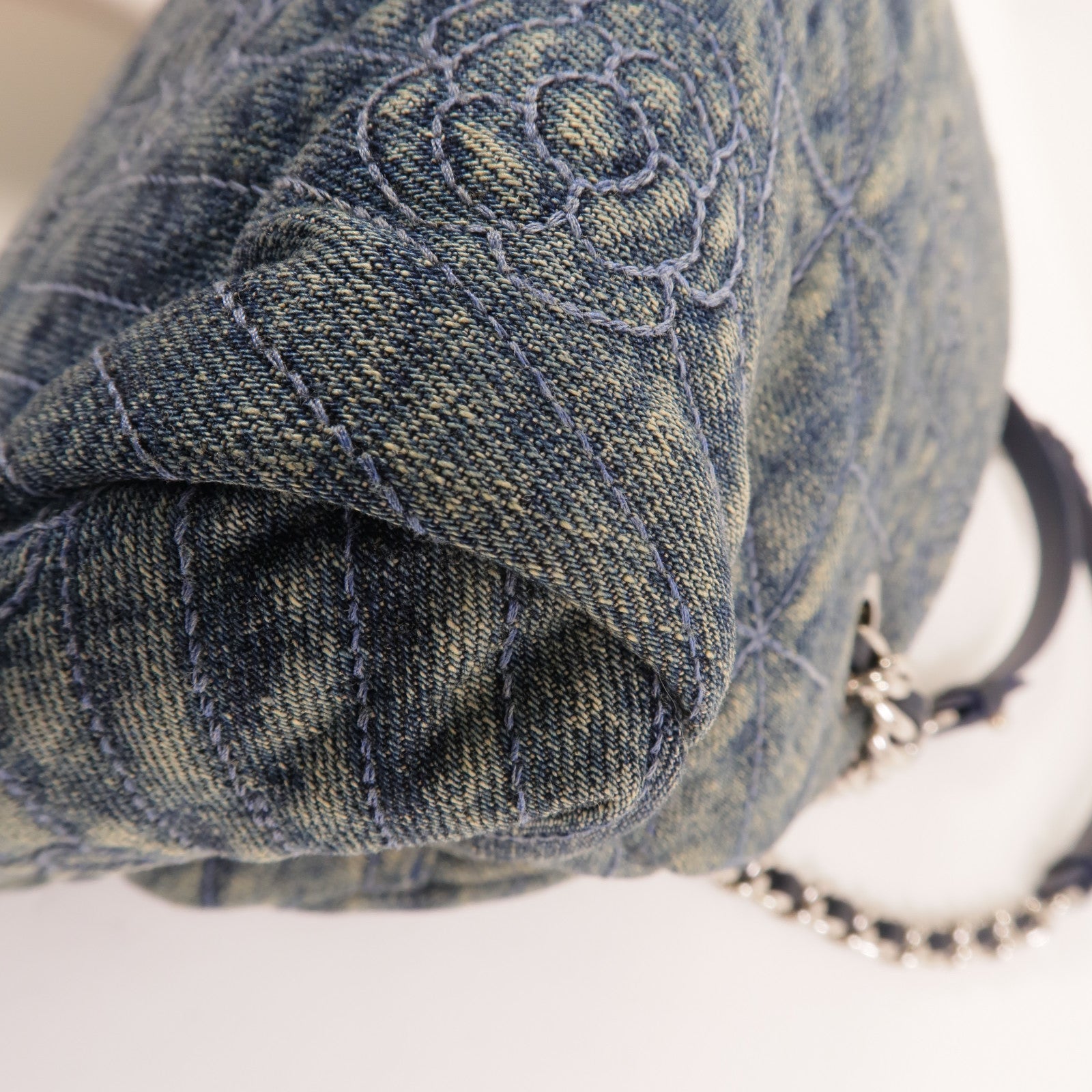 CHANEL Denim Mademoiselle Camellia肩背袋