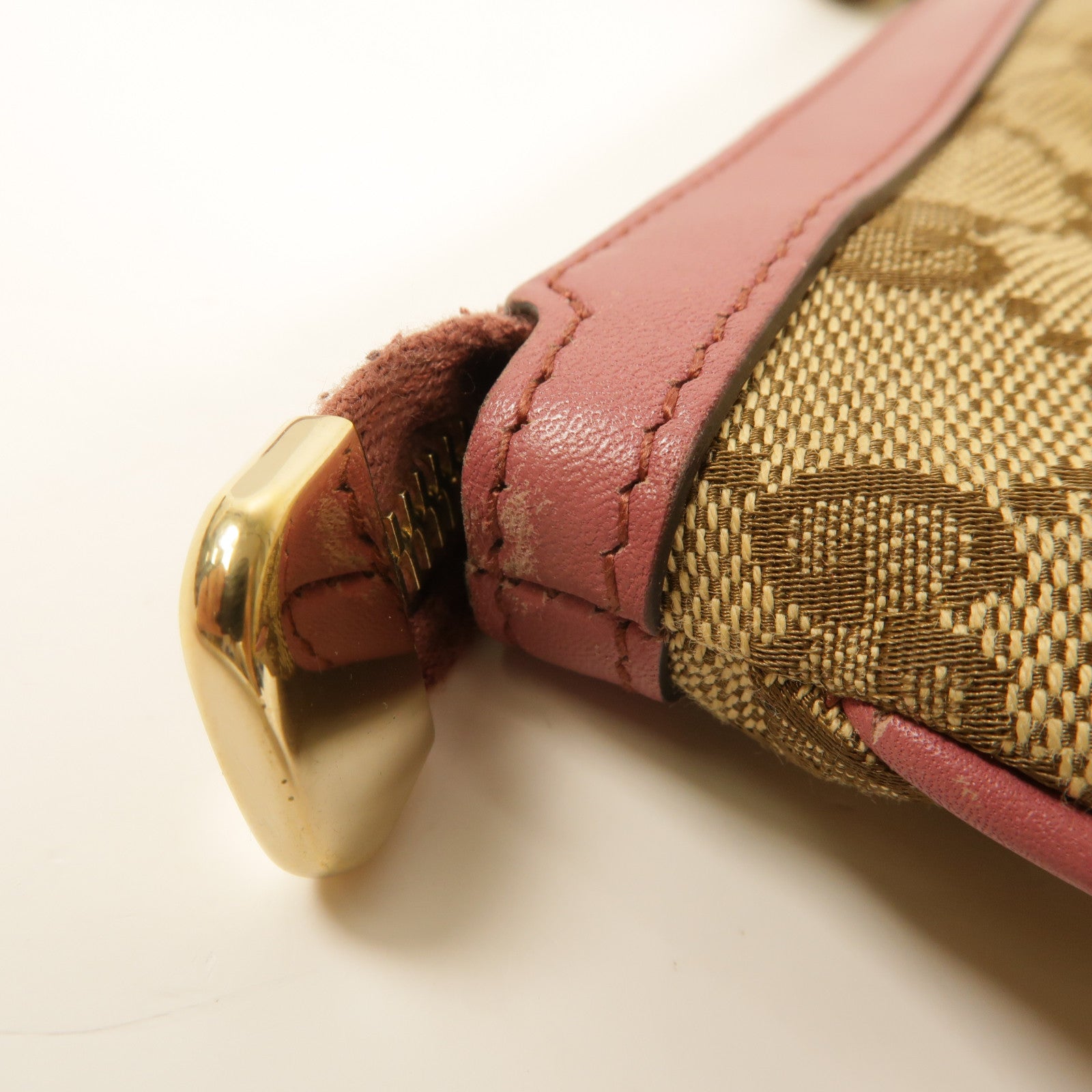 GUCCI 帆布Pouch金扣手拿包