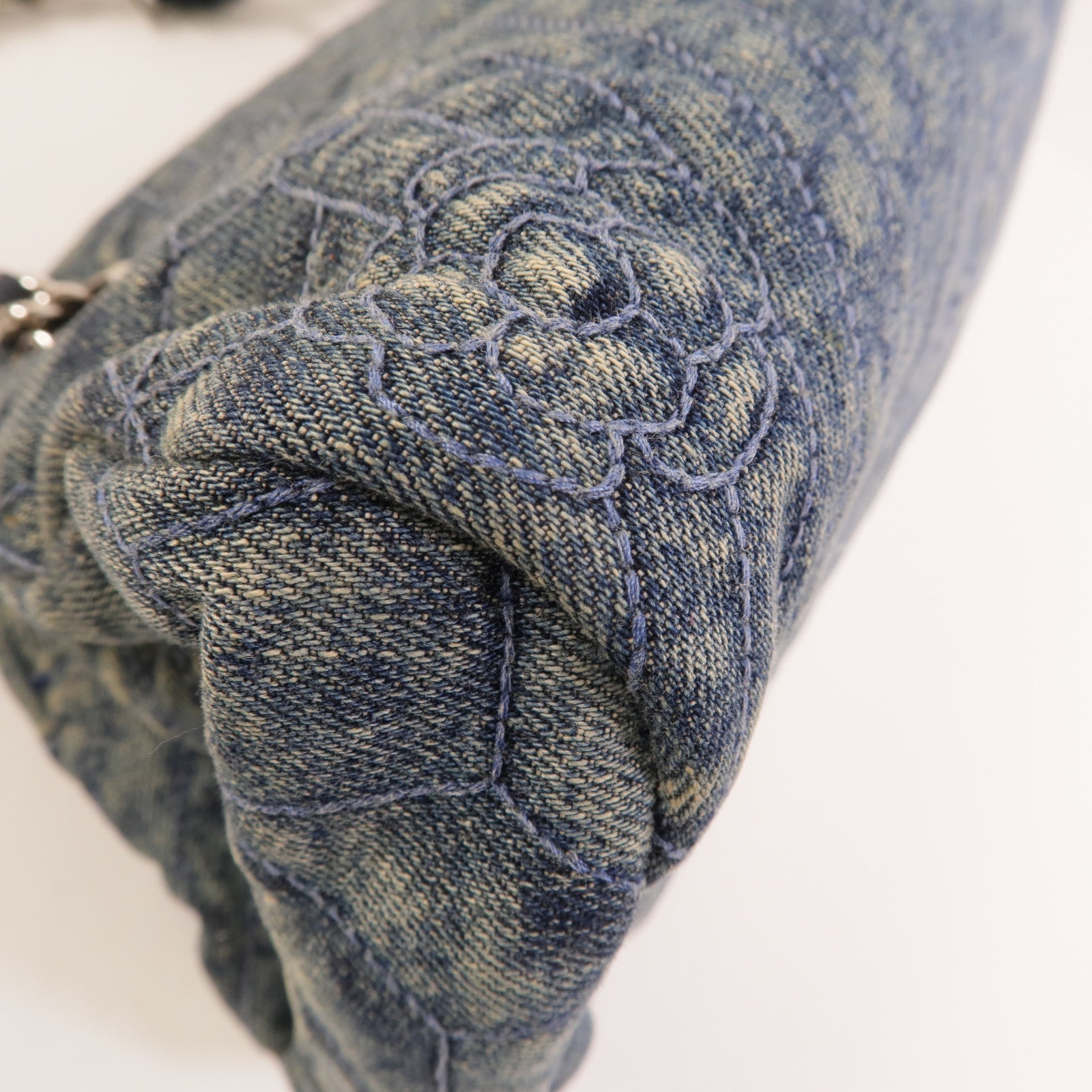 CHANEL Denim Mademoiselle Camellia肩背袋