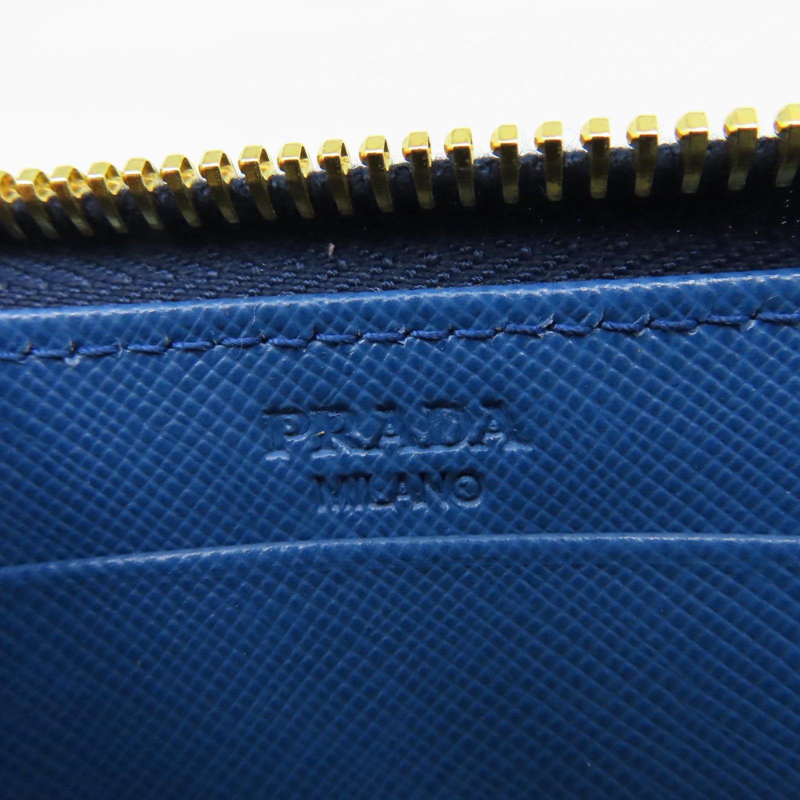 PRADA 【清倉大減價】Saffiano皮革Round Long Wallet金扣拉鏈長錢包藍色