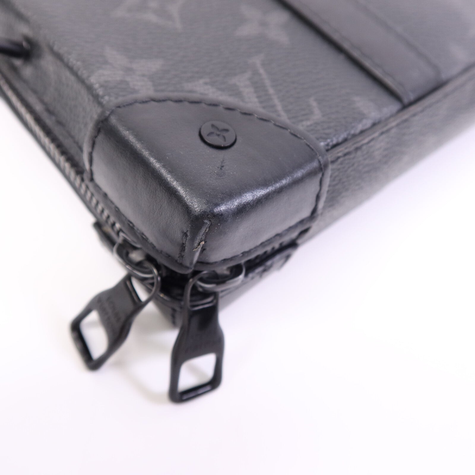 LOUIS VUITTON Monogram Eclipse Soft Trunk Wallet肩背袋