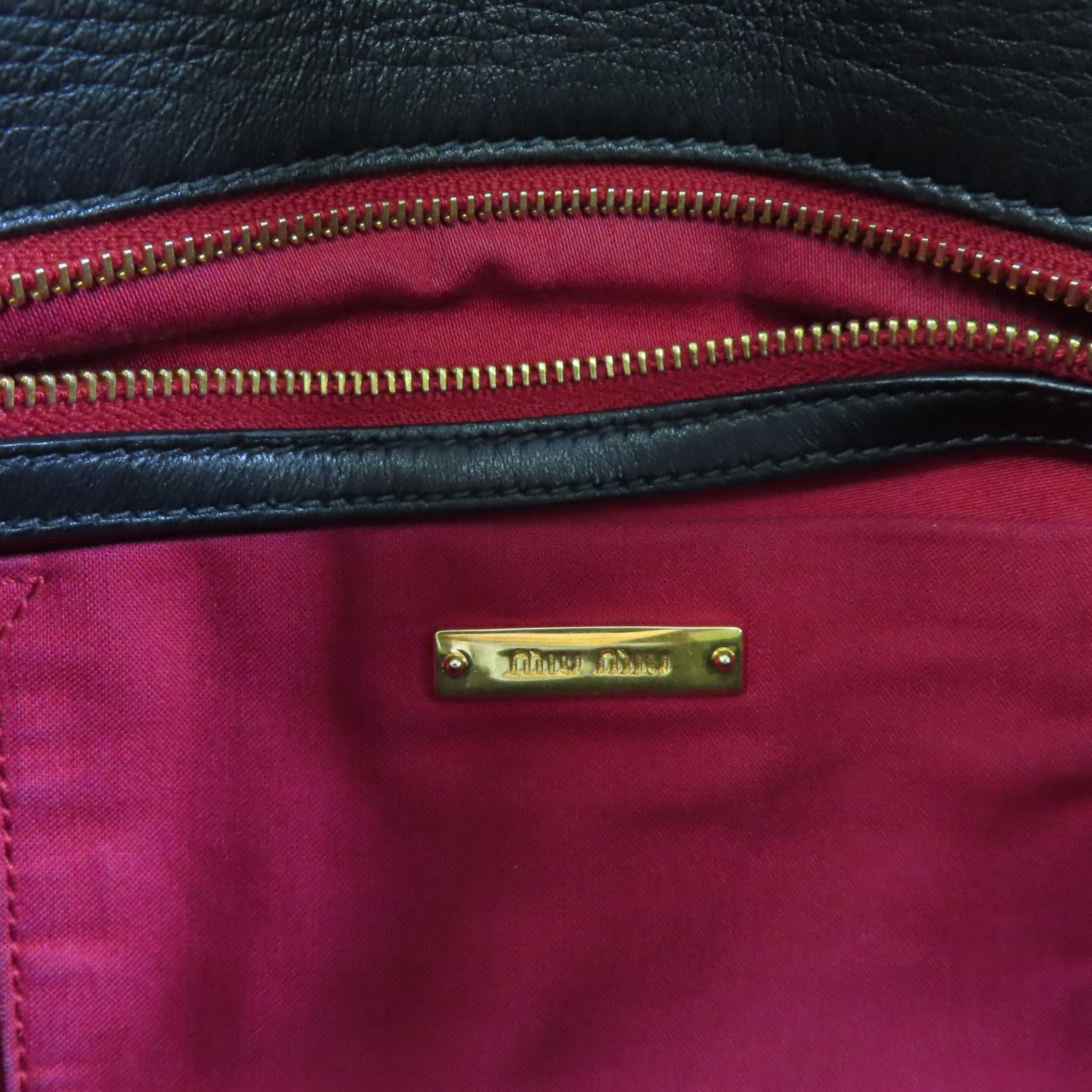Miu Miu 牛皮皮革Shoulder Bag金扣肩背袋黑色