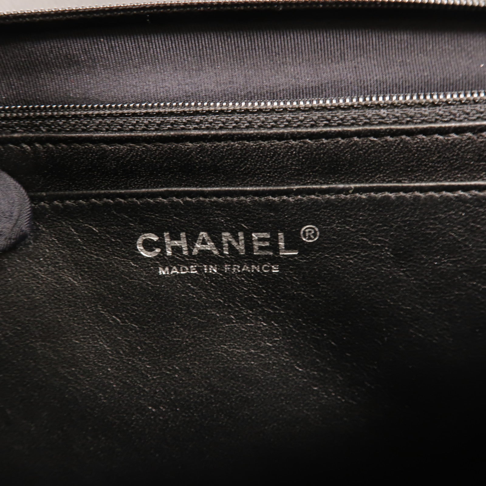CHANEL 牛皮皮革Maxi Classic鏈帶肩背袋