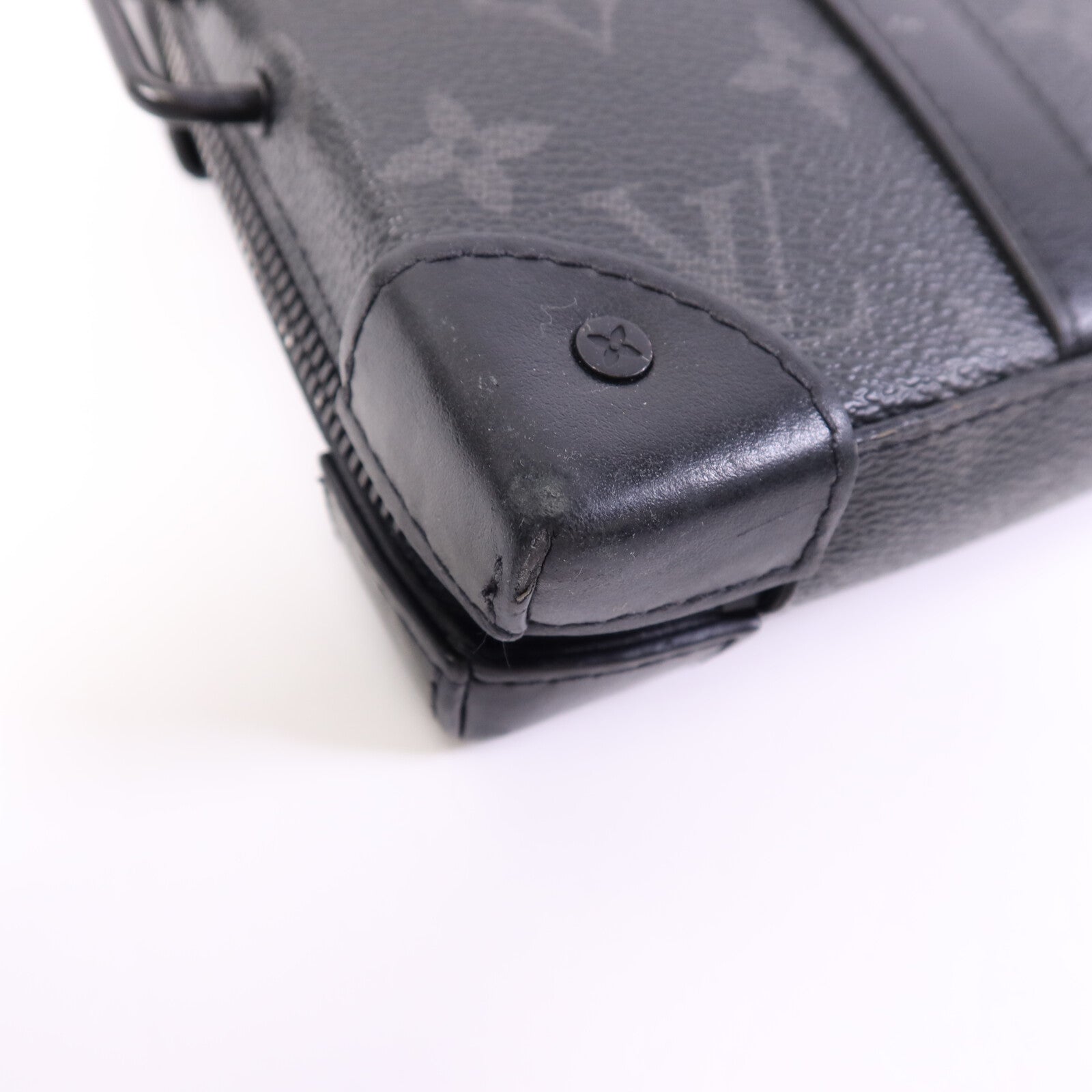 LOUIS VUITTON Monogram Eclipse Soft Trunk Wallet肩背袋