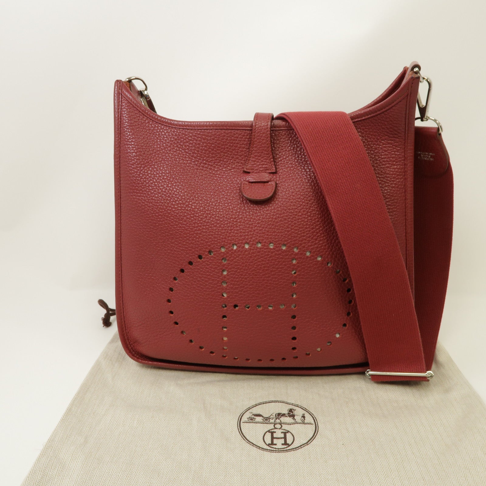 HERMES Clemence皮革Evelyne PM銀扣肩背袋紅寶石色