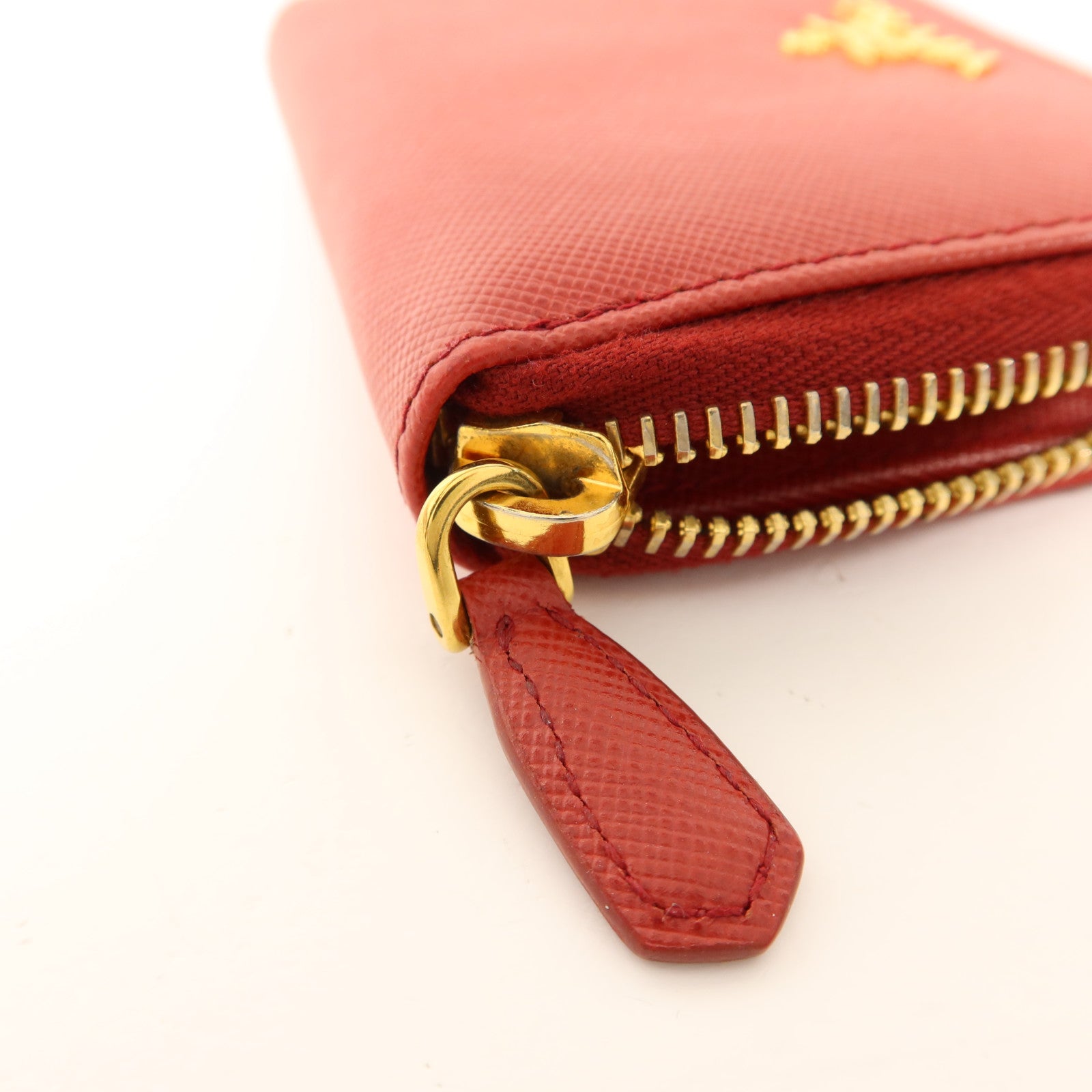 PRADA Saffiano皮革Zip Coin Case金扣零錢包