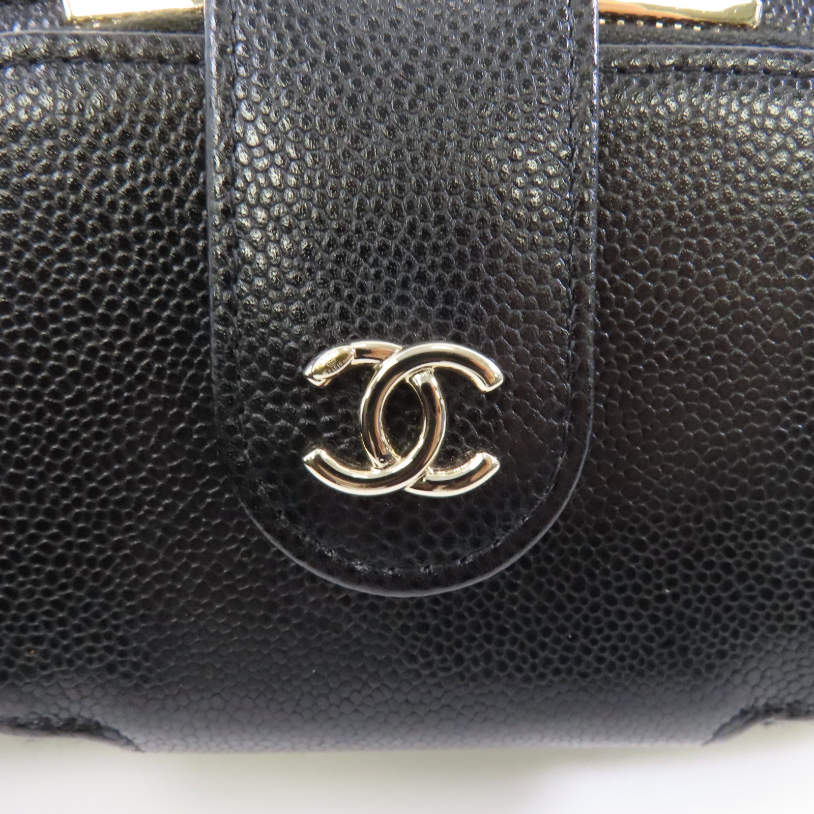 CHANEL 菱格Caviar皮革Affinity Phone Bag金扣鏈帶肩背袋黑色