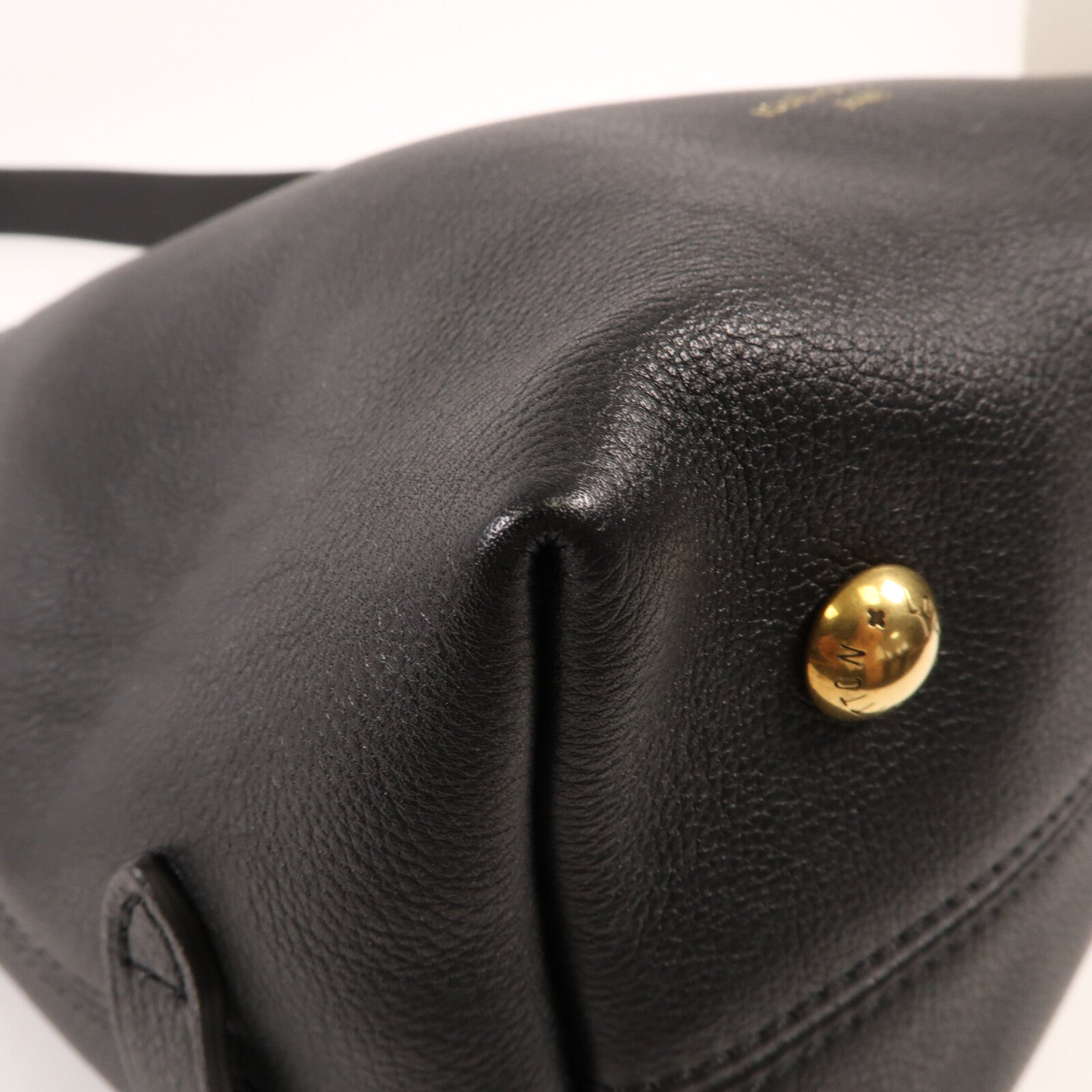 LOUIS VUITTON 牛皮皮革Low Key Hobo PM金扣肩背袋