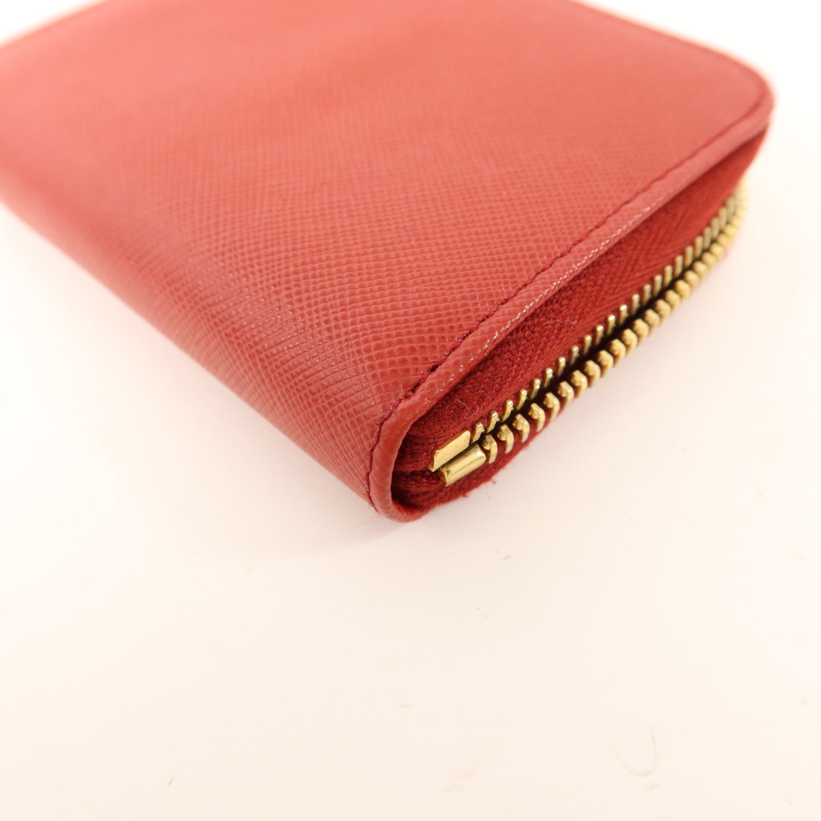 PRADA Saffiano皮革Zip Coin Case金扣零錢包