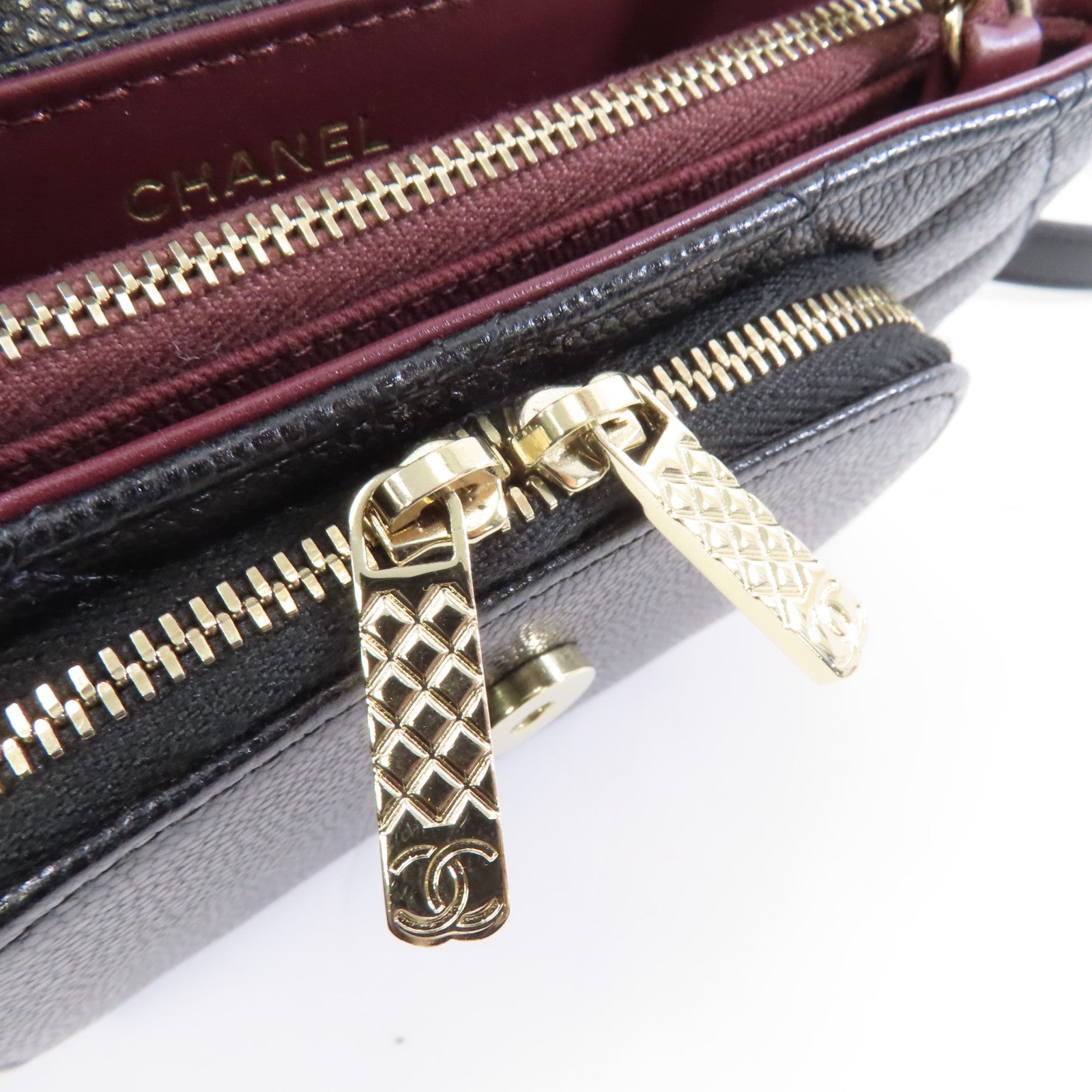 CHANEL 菱格Caviar皮革Affinity Phone Bag金扣鏈帶肩背袋黑色