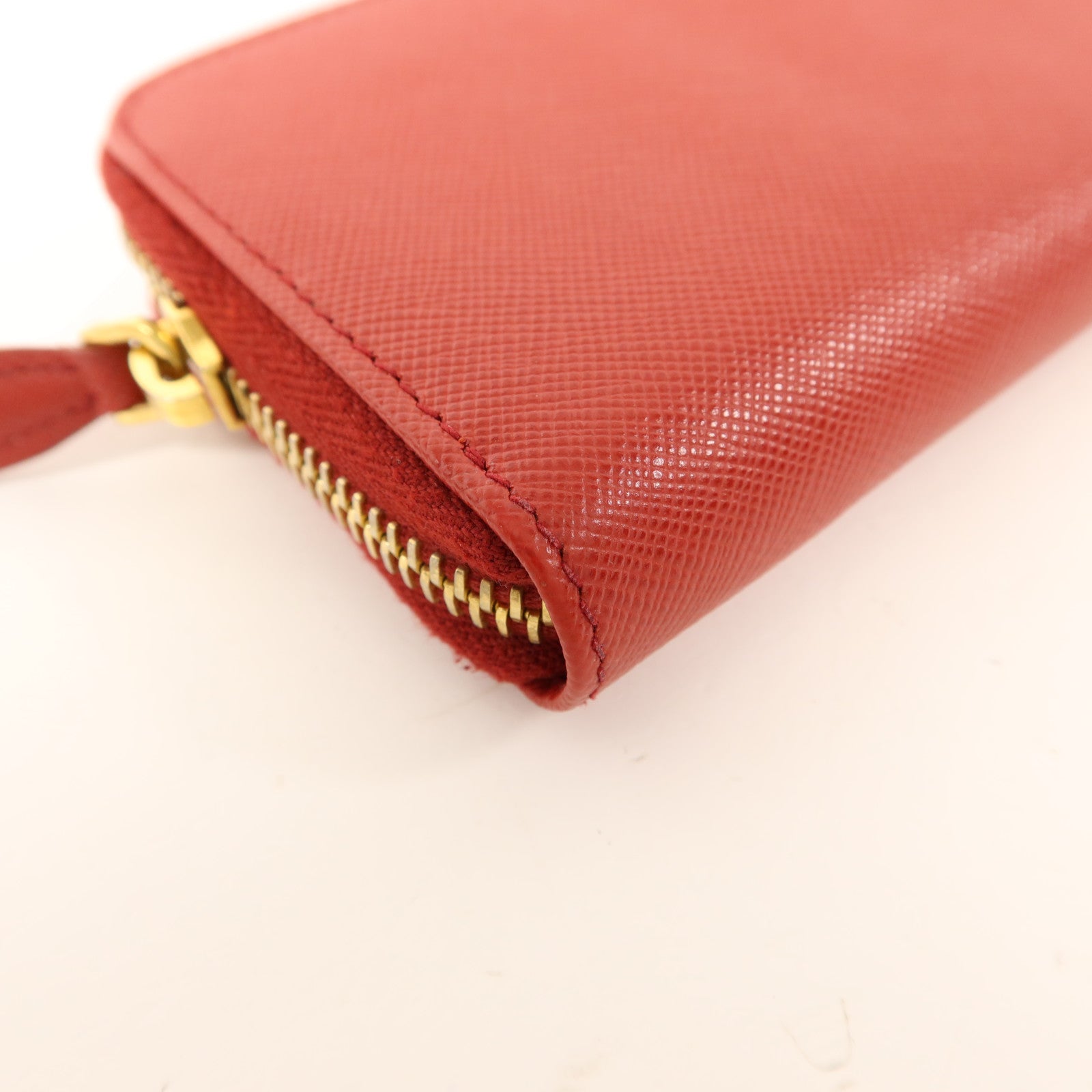 PRADA Saffiano皮革Zip Coin Case金扣零錢包