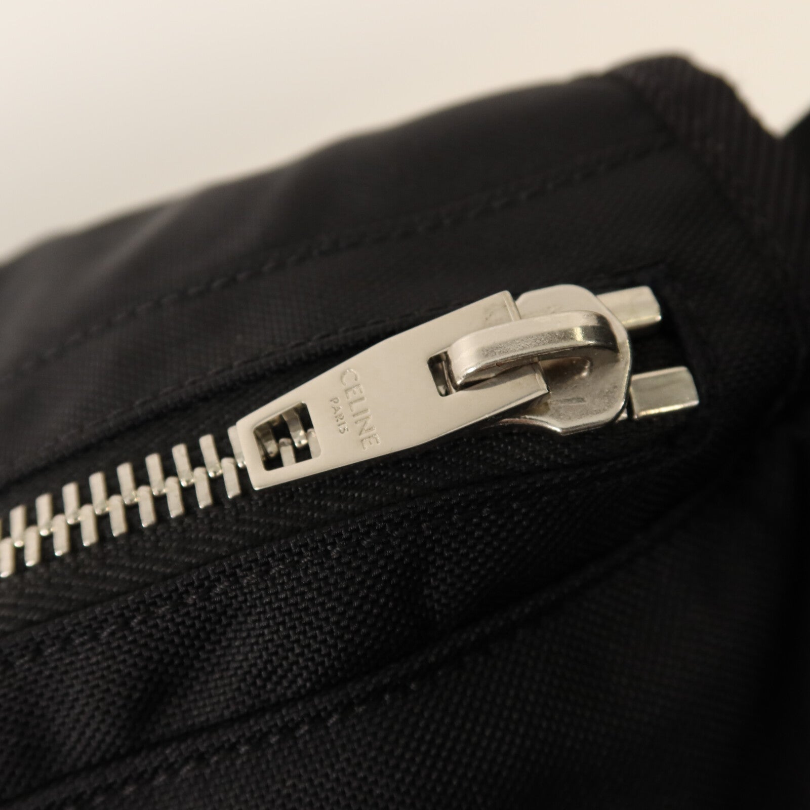 CELINE 帆布Trekking Shoulder Bag銀扣肩背袋