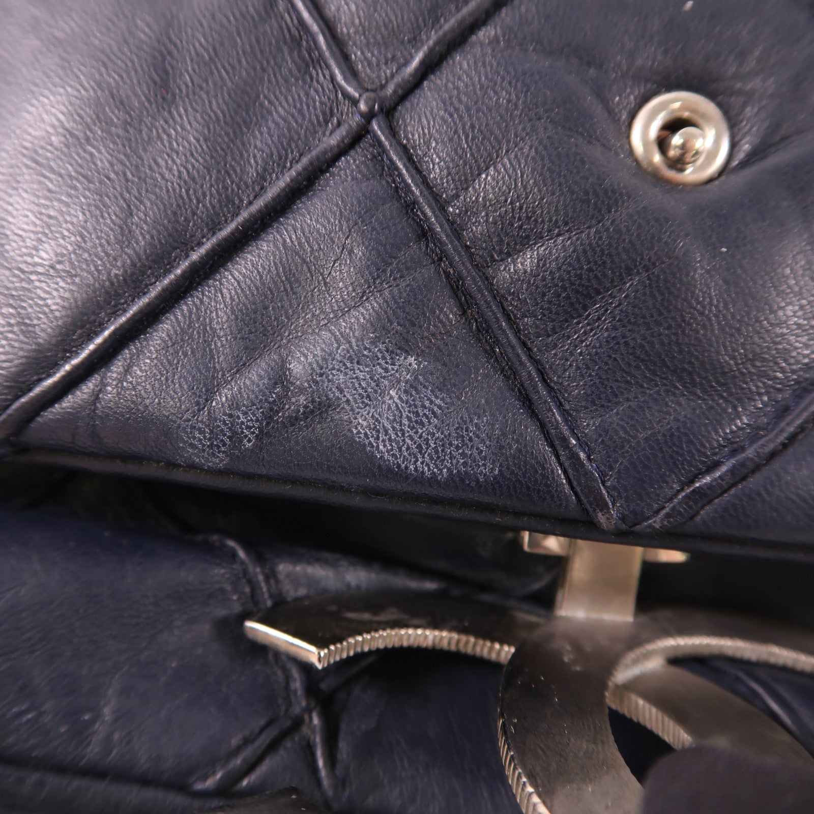 CHANEL 牛皮皮革Shoulder Bag銀扣肩背袋