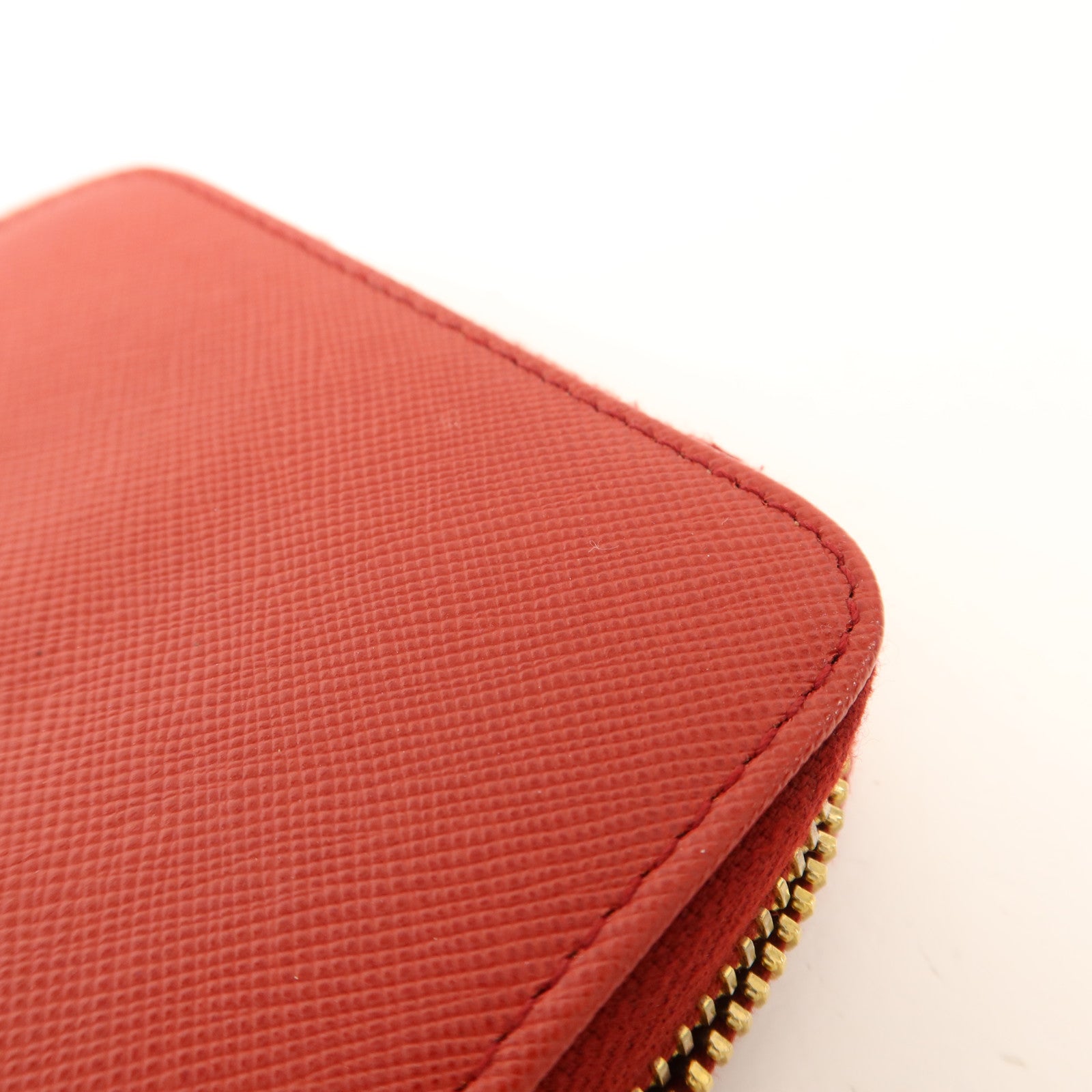 PRADA Saffiano皮革Zip Coin Case金扣零錢包