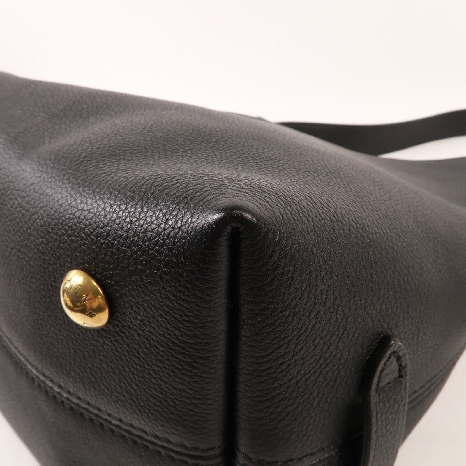 LOUIS VUITTON 牛皮皮革Low Key Hobo PM金扣肩背袋