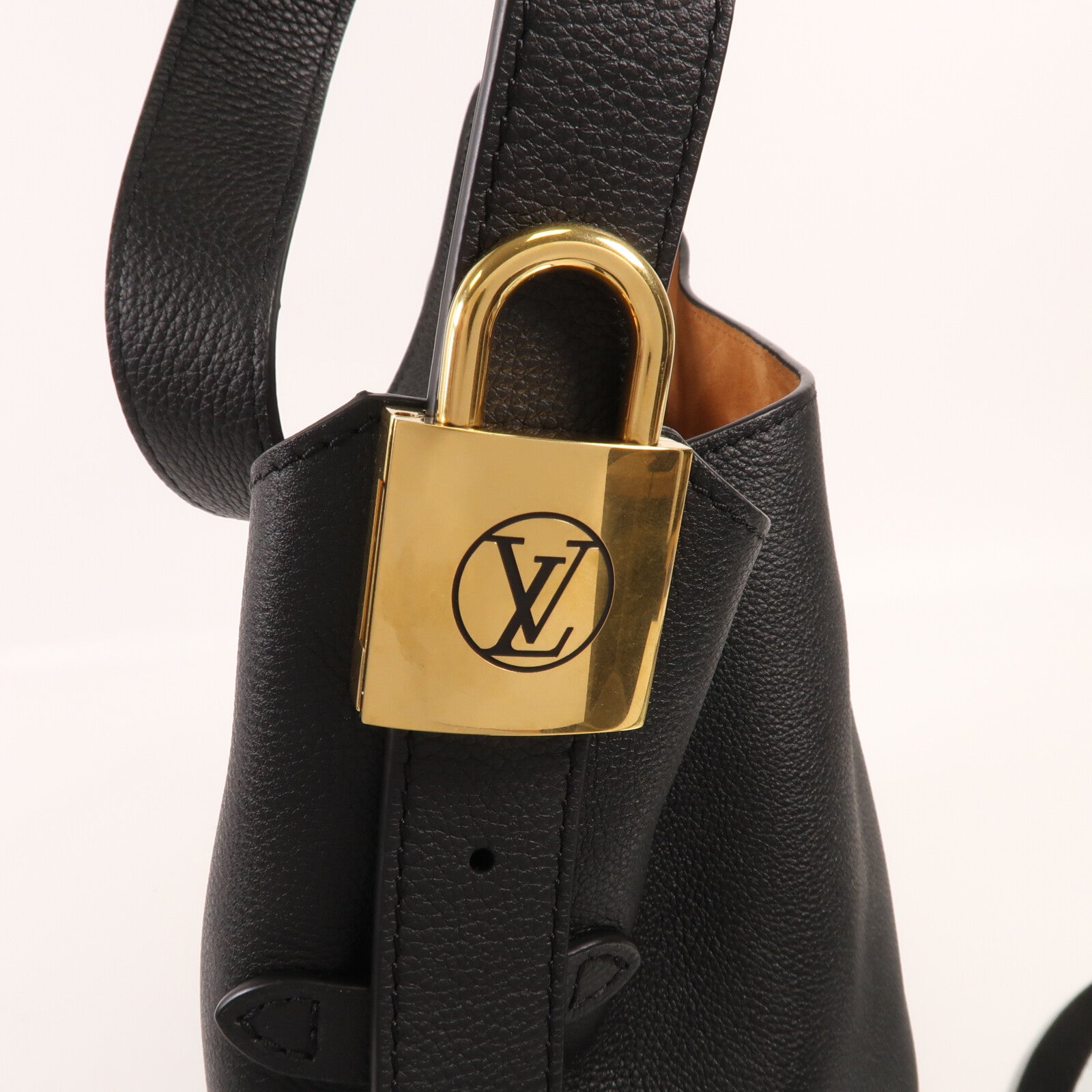 LOUIS VUITTON 牛皮皮革Low Key Hobo PM金扣肩背袋